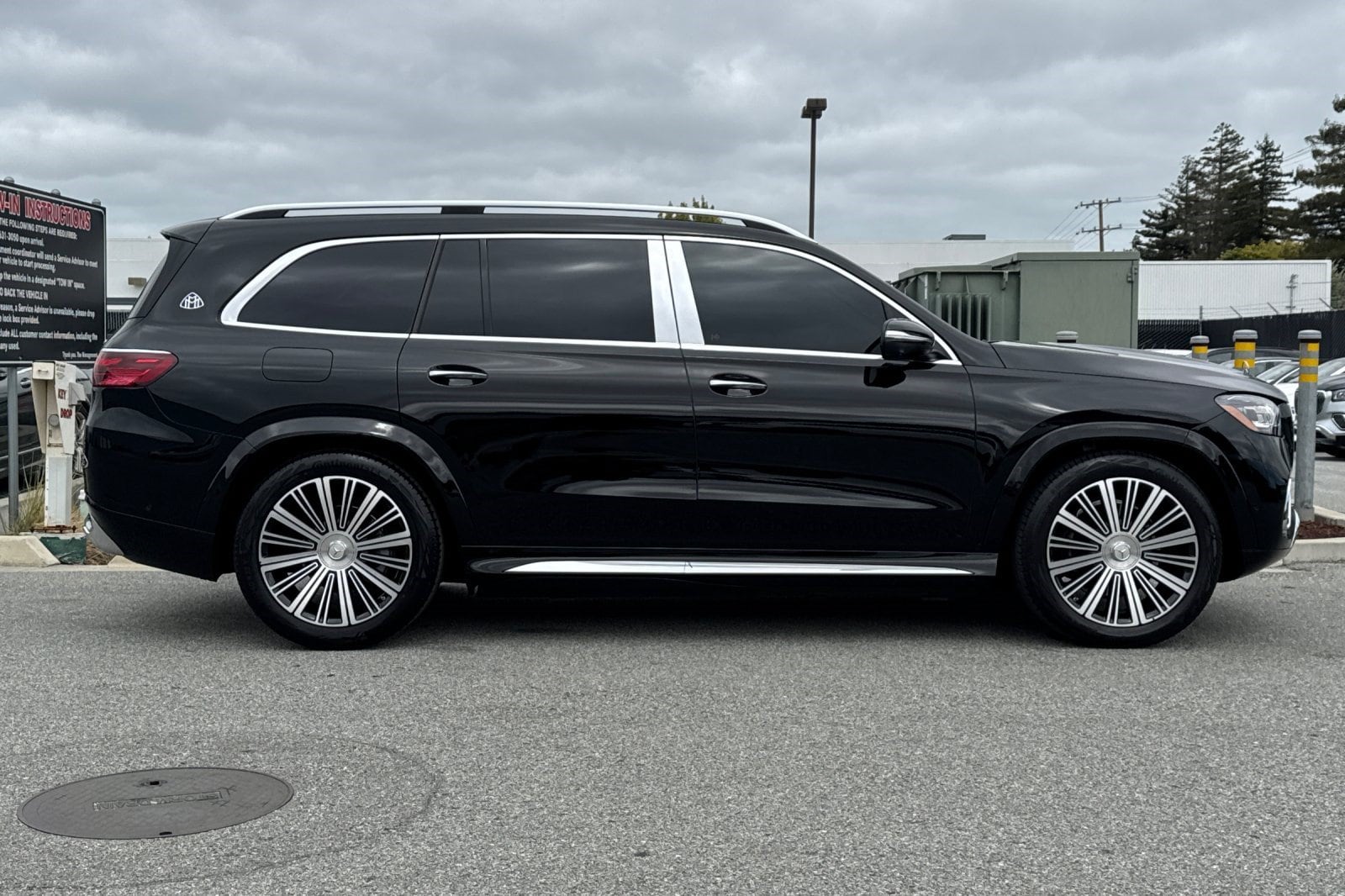 2025 Mercedes-Benz Maybach GLS 600 4MATIC SUV
