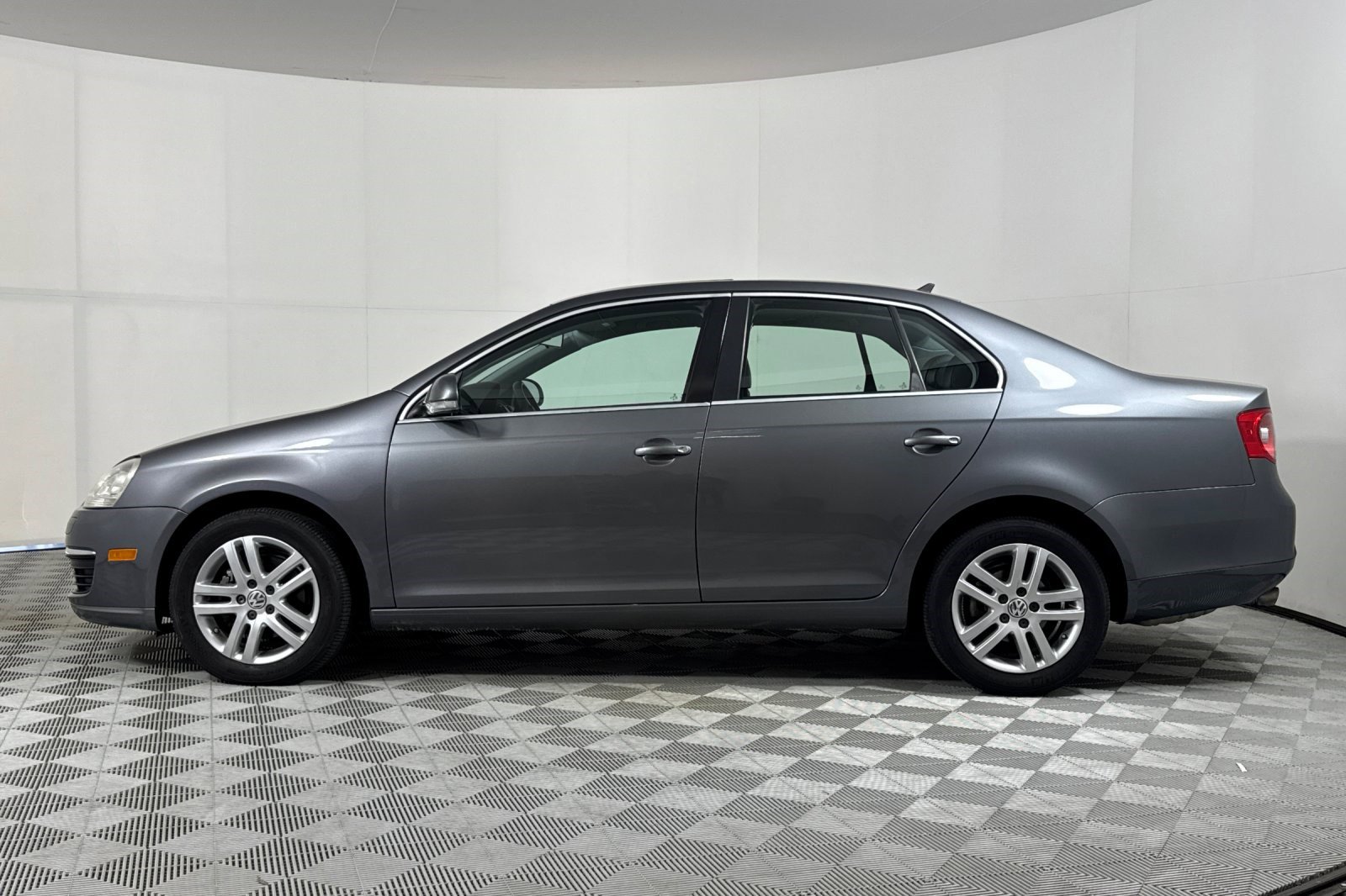 Used 2007 Volkswagen Jetta 2.5 with VIN 3VWSF71K57M043172 for sale in Belmont, CA