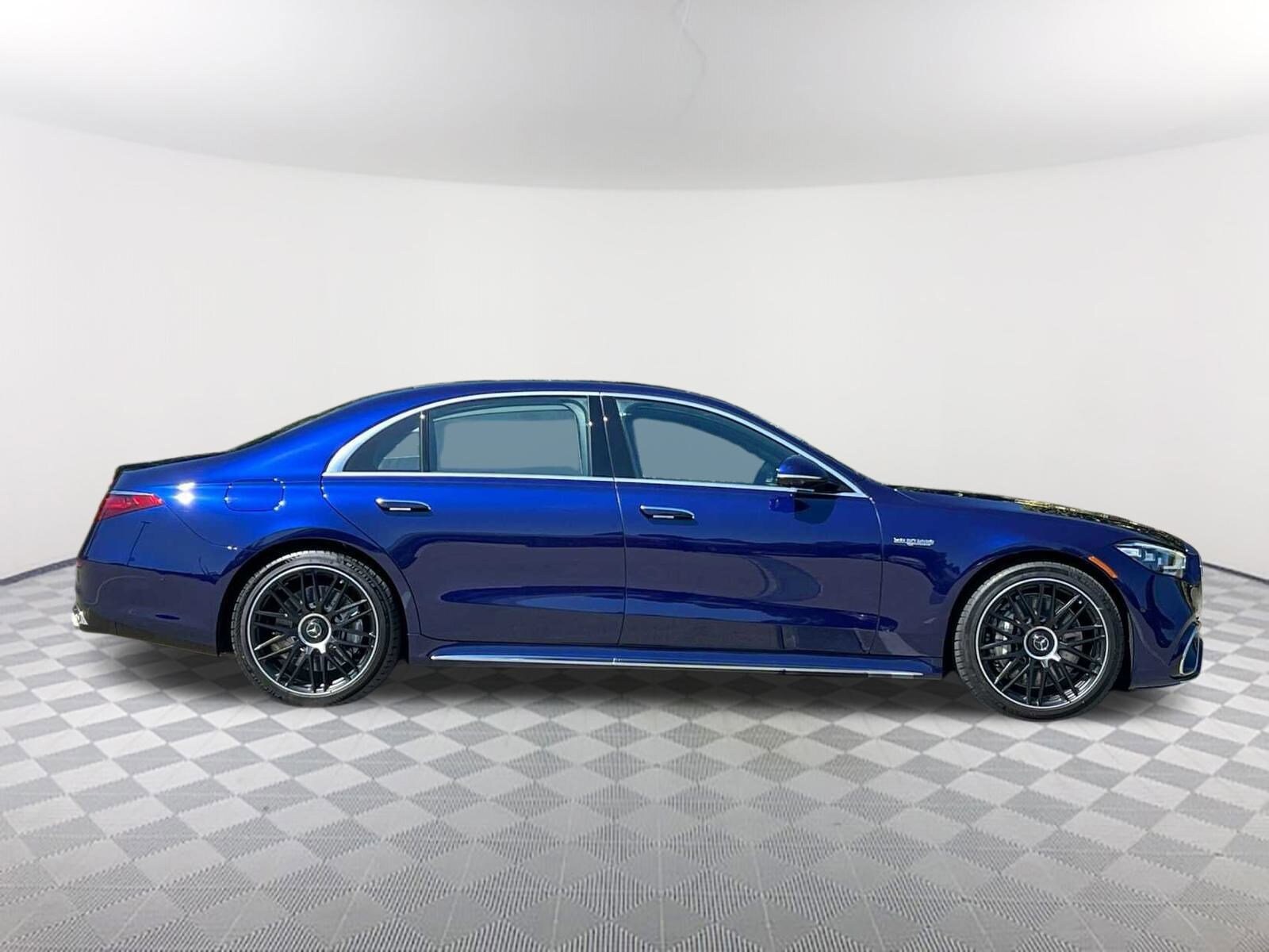 2024 Mercedes Benz S AMG 63 e 4MATIC photo 3