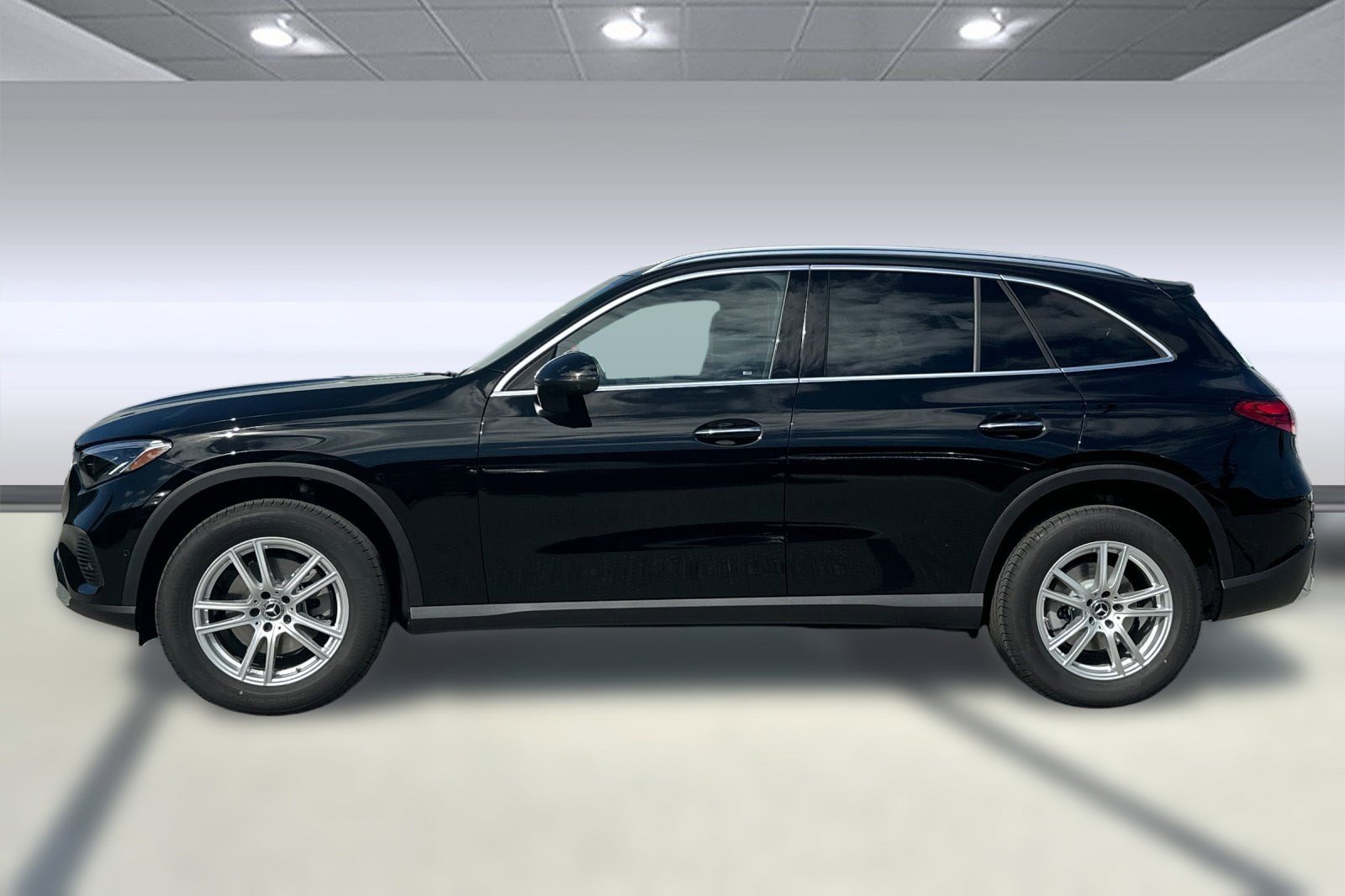 2026 Mercedes Benz GLC 300 4MATIC photo 2