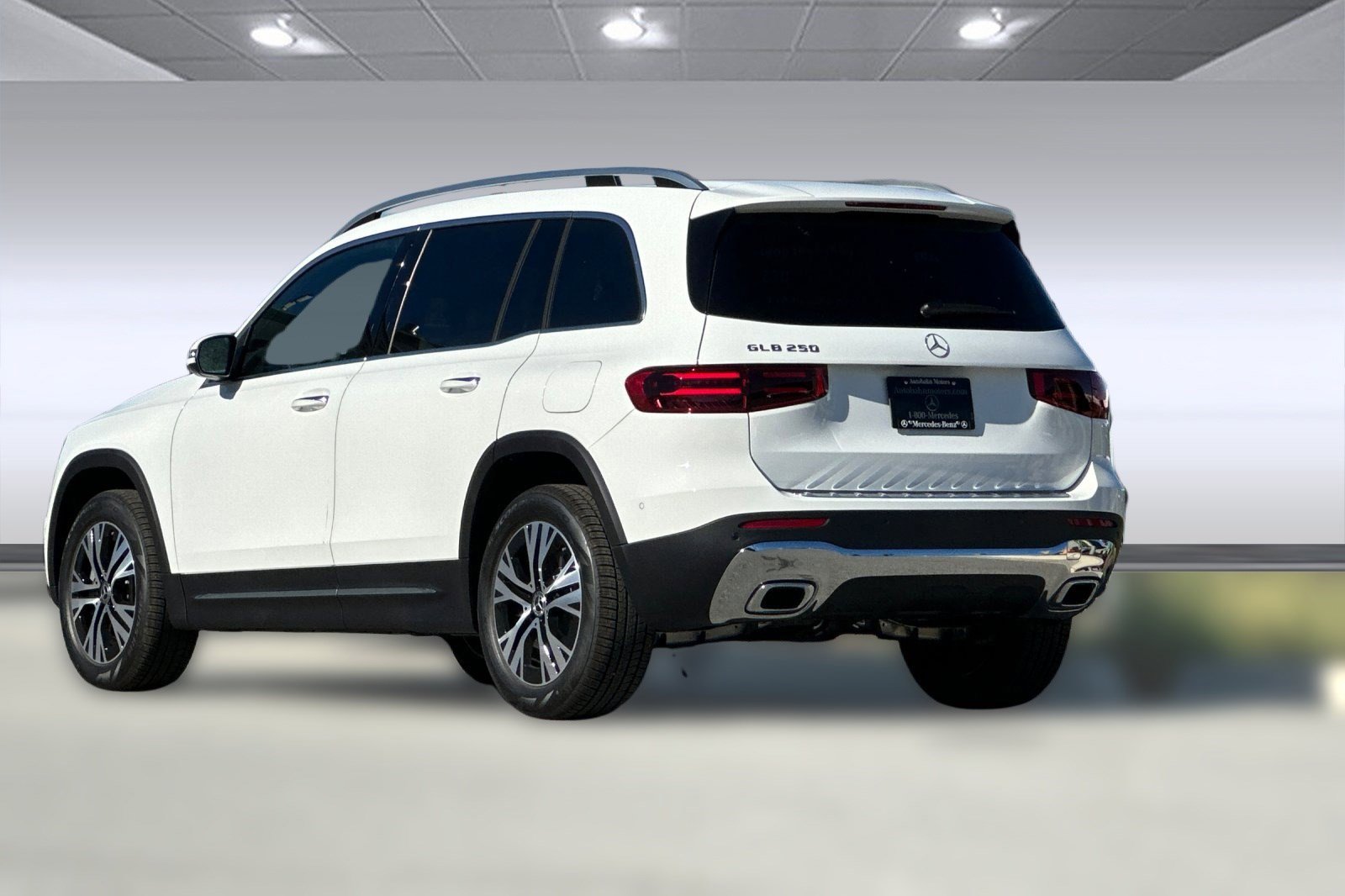 2026 Mercedes Benz GLB 250 photo 3