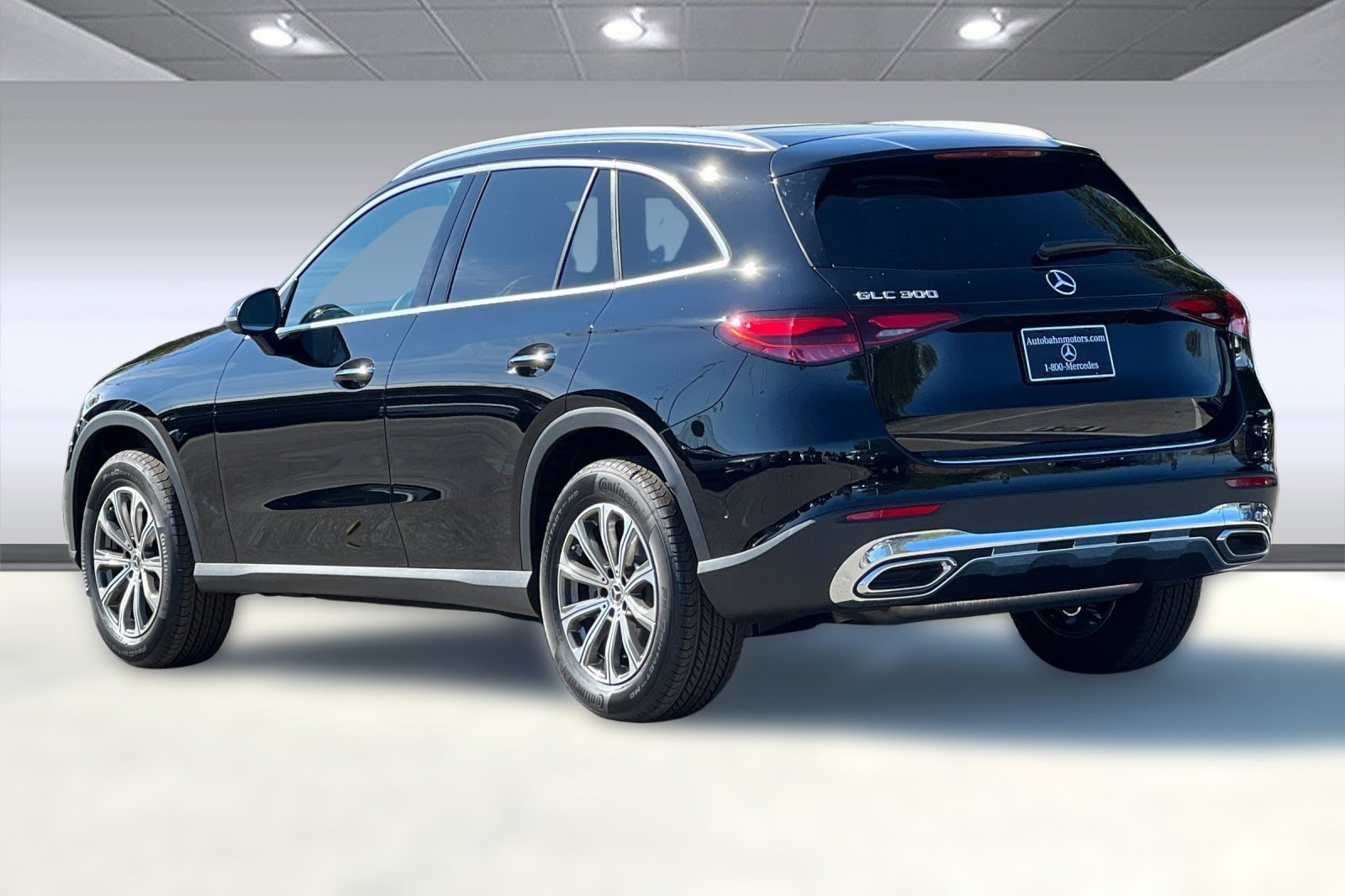 2025 Mercedes Benz GLC 300 photo 3