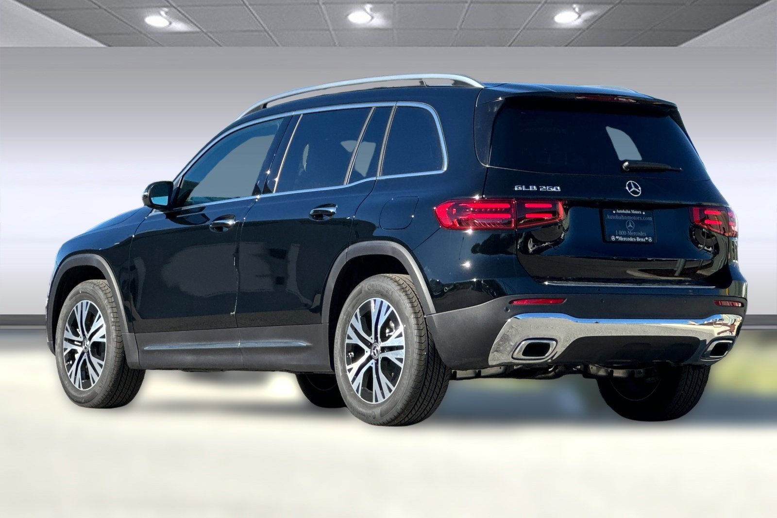 2026 Mercedes Benz GLB 250 photo 3