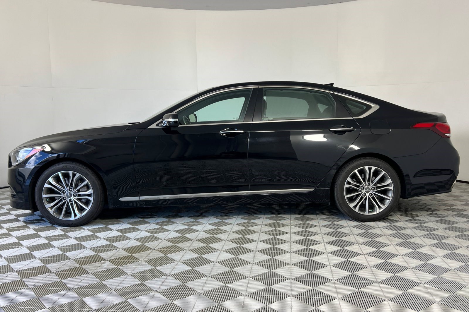 2015 Hyundai Genesis 3.8 photo 2