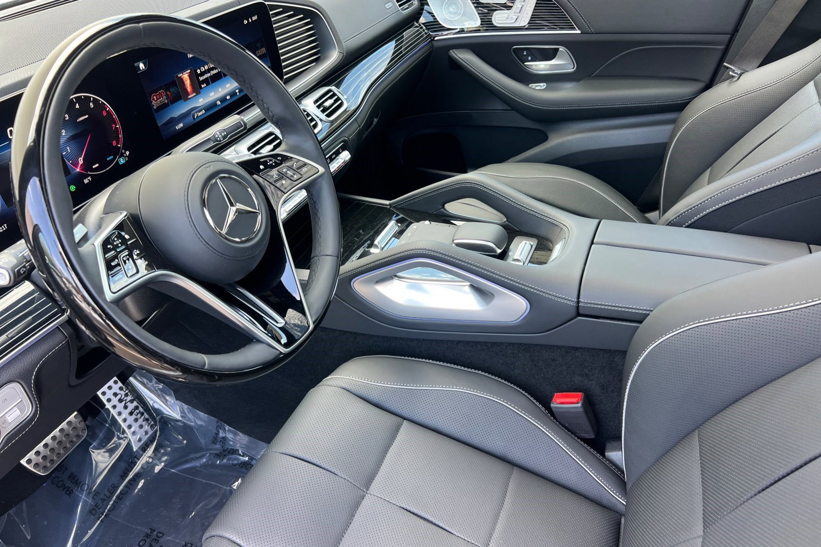 2026 Mercedes Benz GLS 450 4MATIC photo 3