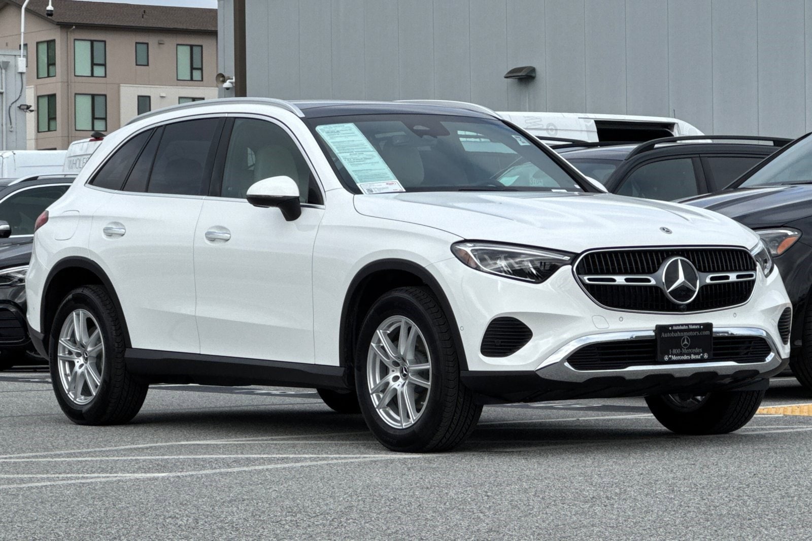 2025 Mercedes-Benz GLC 300 4MATIC photo 5