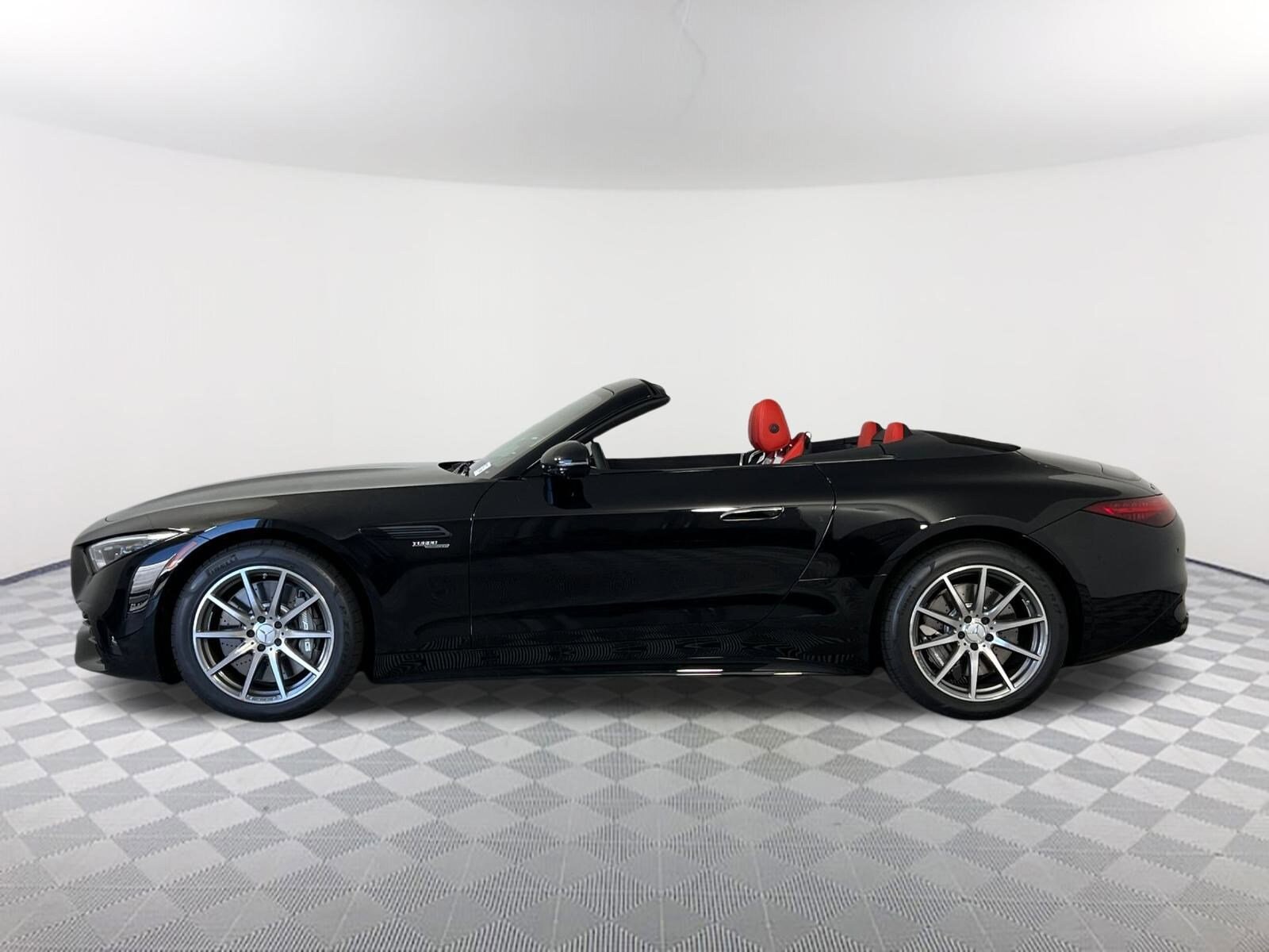 2025 Mercedes Benz SL AMG 43 photo 2