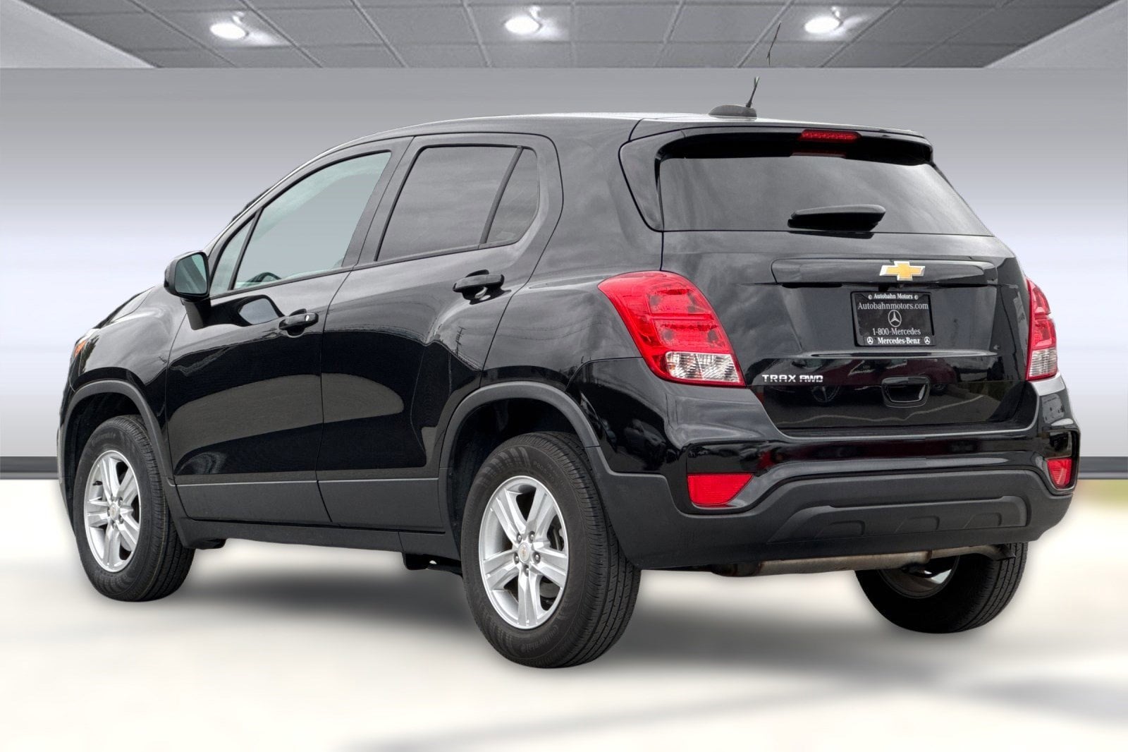 2022 Chevrolet Trax LS photo 3