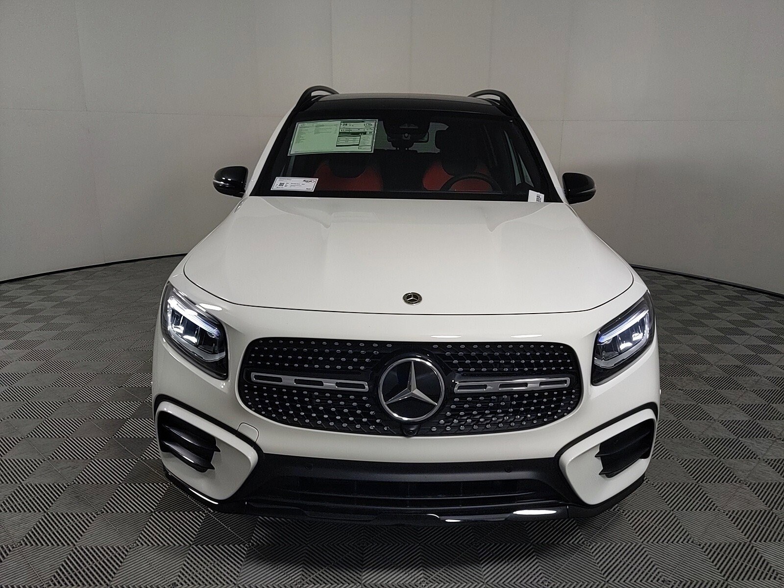 2024 Mercedes Benz GLB 250 photo 2