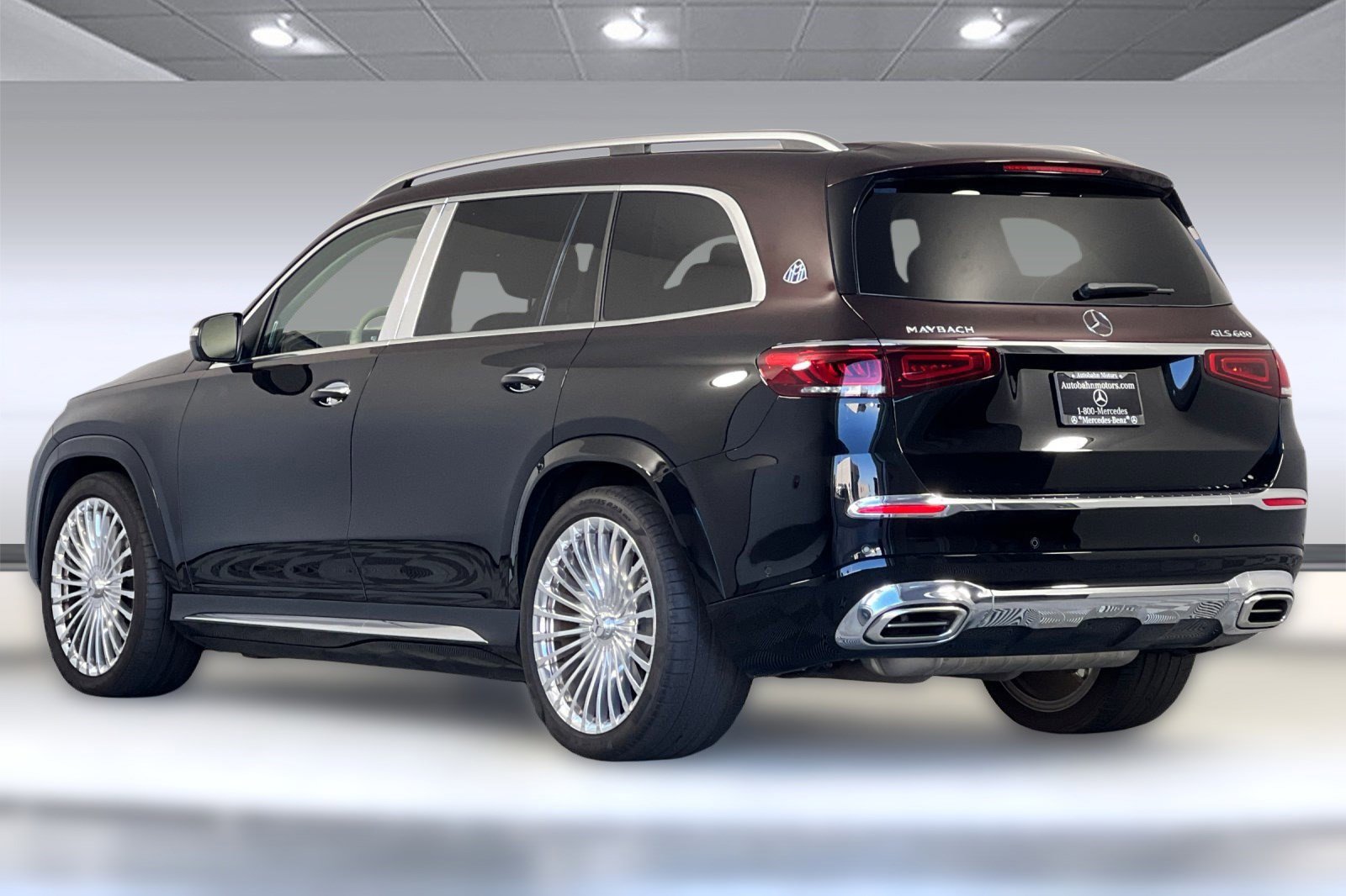 2023 Mercedes Benz GLS Maybach 600 4MATIC photo 3