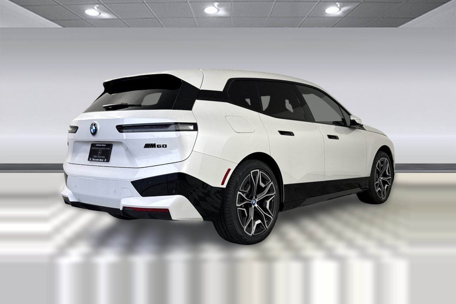 2025 BMW iX M60 photo 3