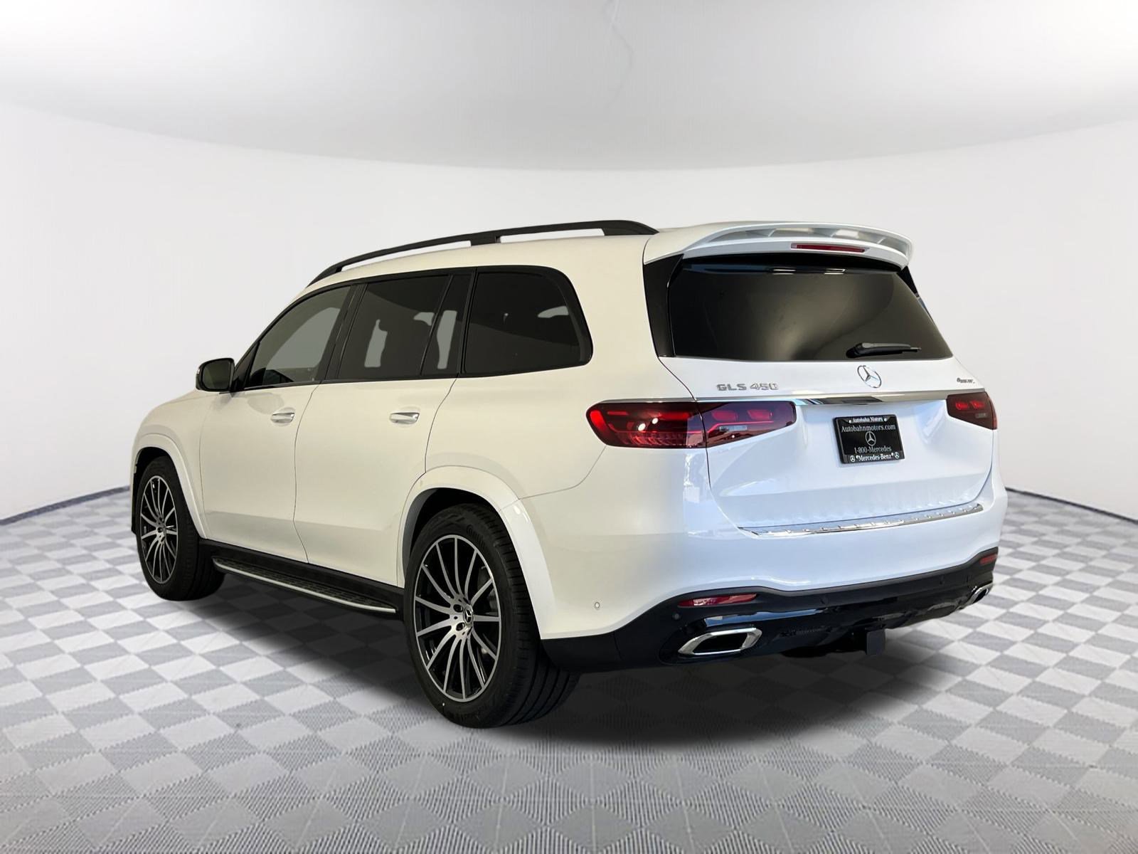2025 Mercedes Benz GLS 450 4MATIC photo 2