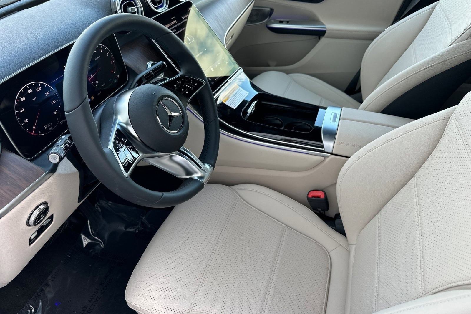 2026 Mercedes Benz GLC 300 photo 4