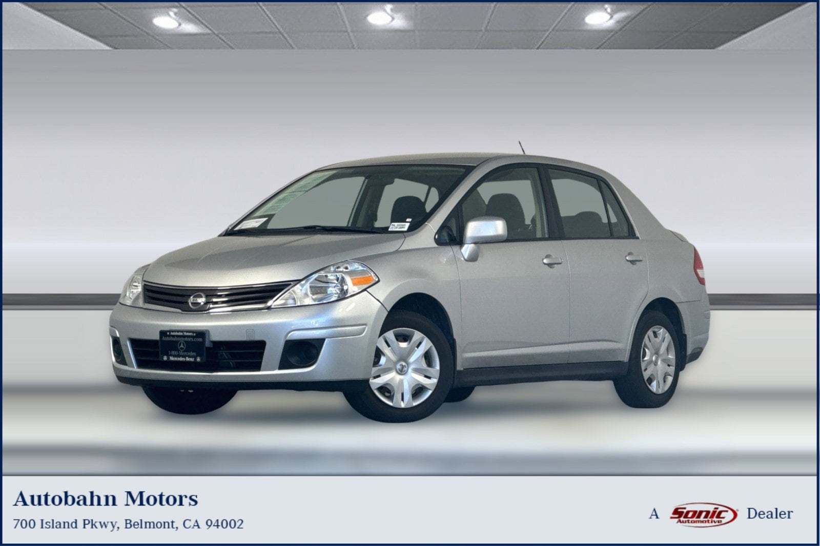 2010 Nissan Versa S's photo