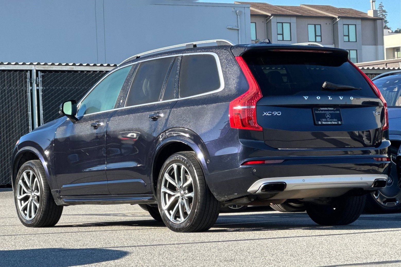 2017 Volvo XC90 T6 AWD Momentum photo 3