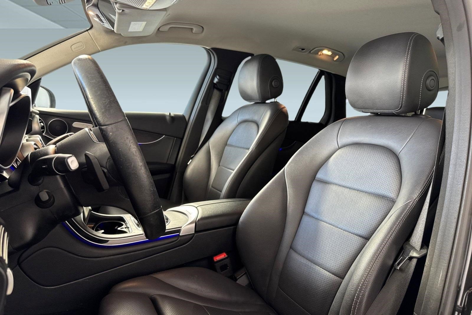 2022 Mercedes-Benz GLC 300 photo 4