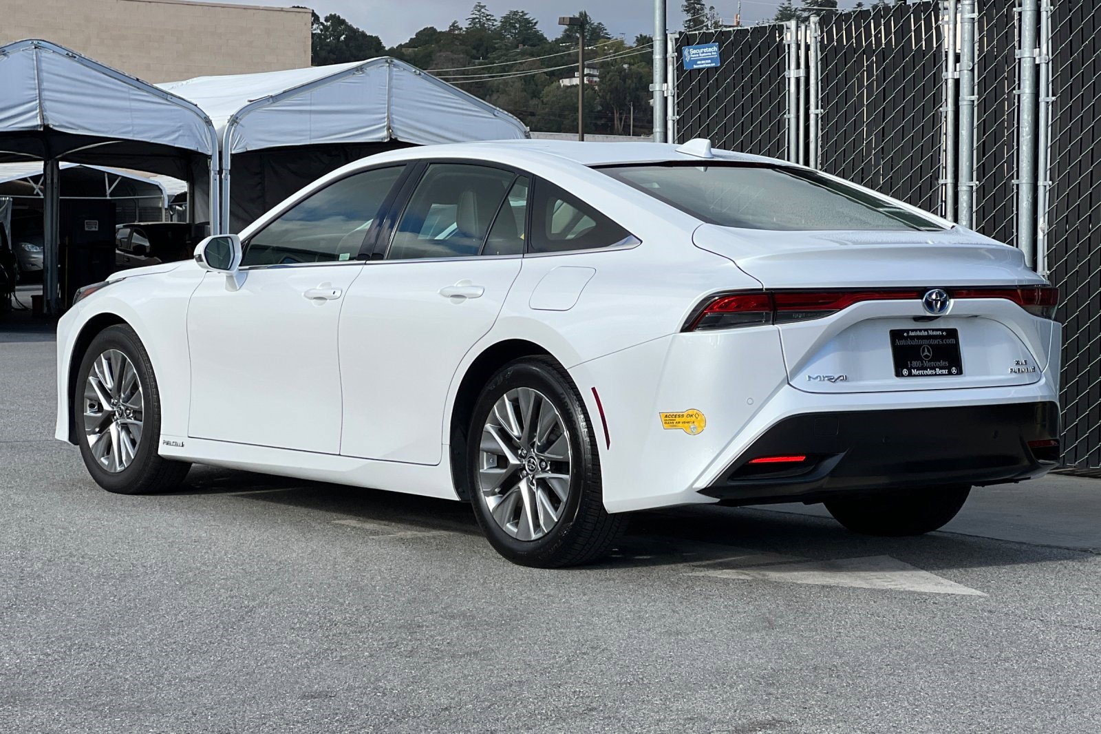 2022 Toyota Mirai XLE photo 3