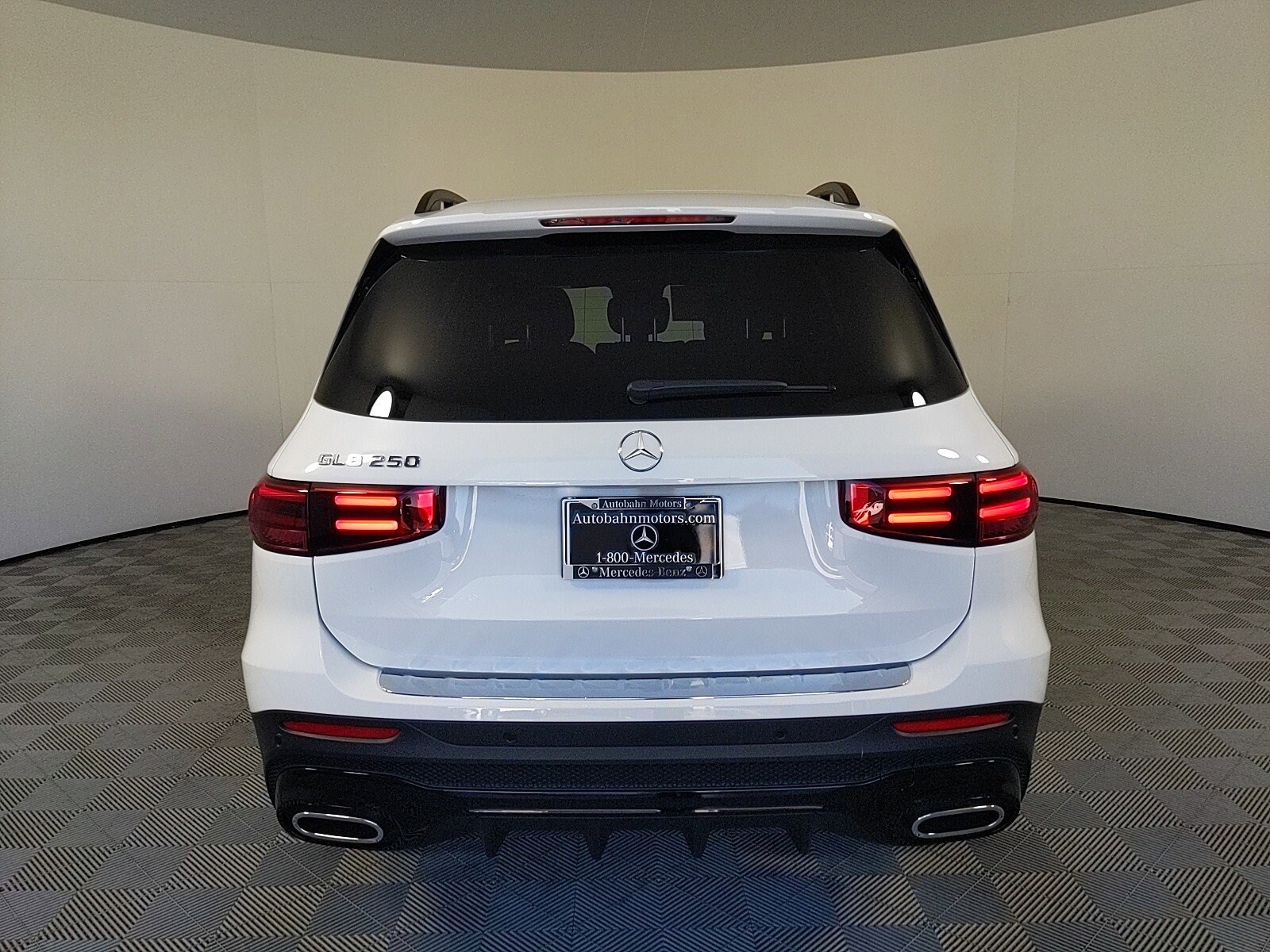 2024 Mercedes Benz GLB 250 photo 4