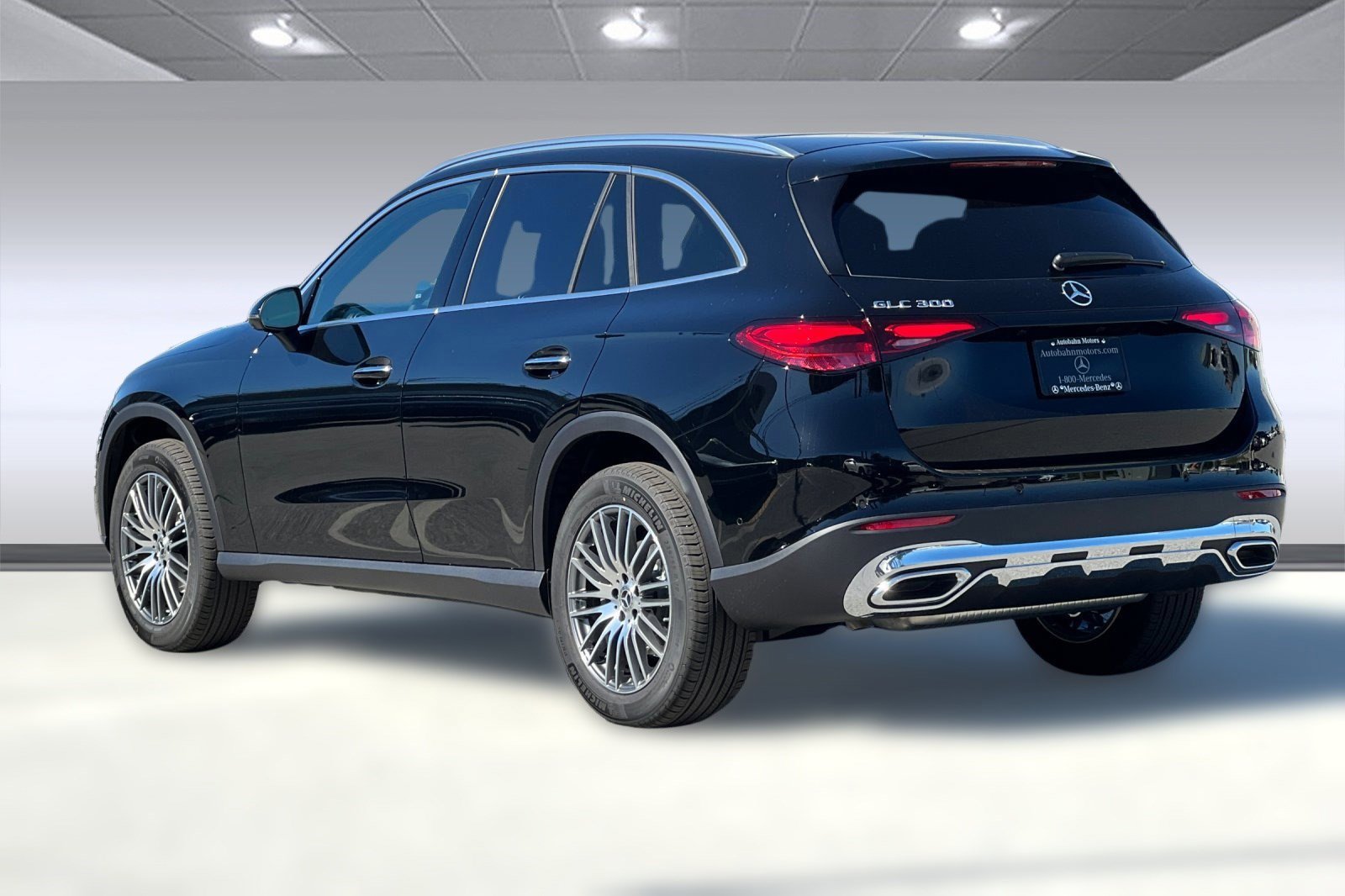 2026 Mercedes Benz GLC 300 photo 3