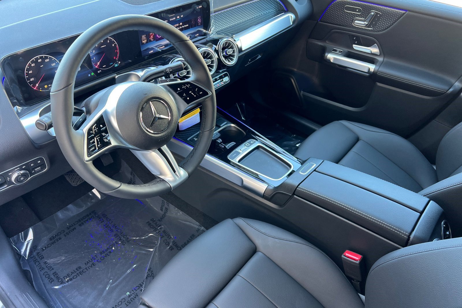 2025 Mercedes Benz GLB 250 4MATIC photo 4
