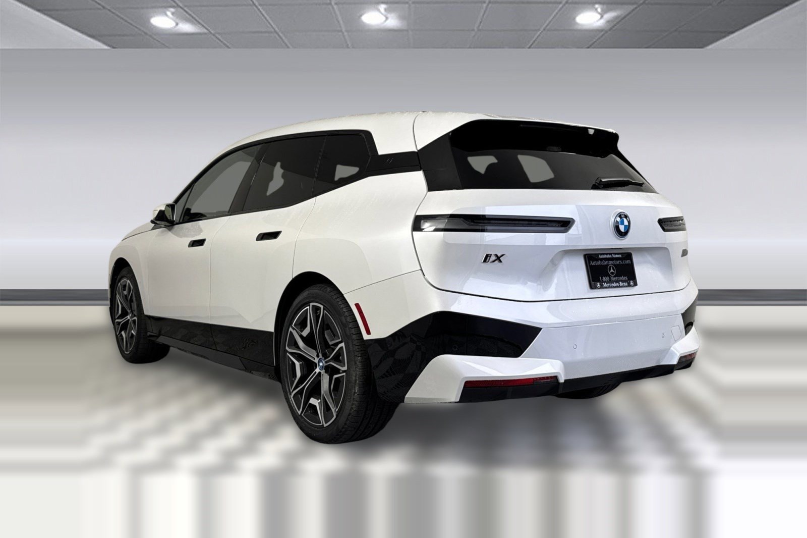 2025 BMW iX M60 photo 2