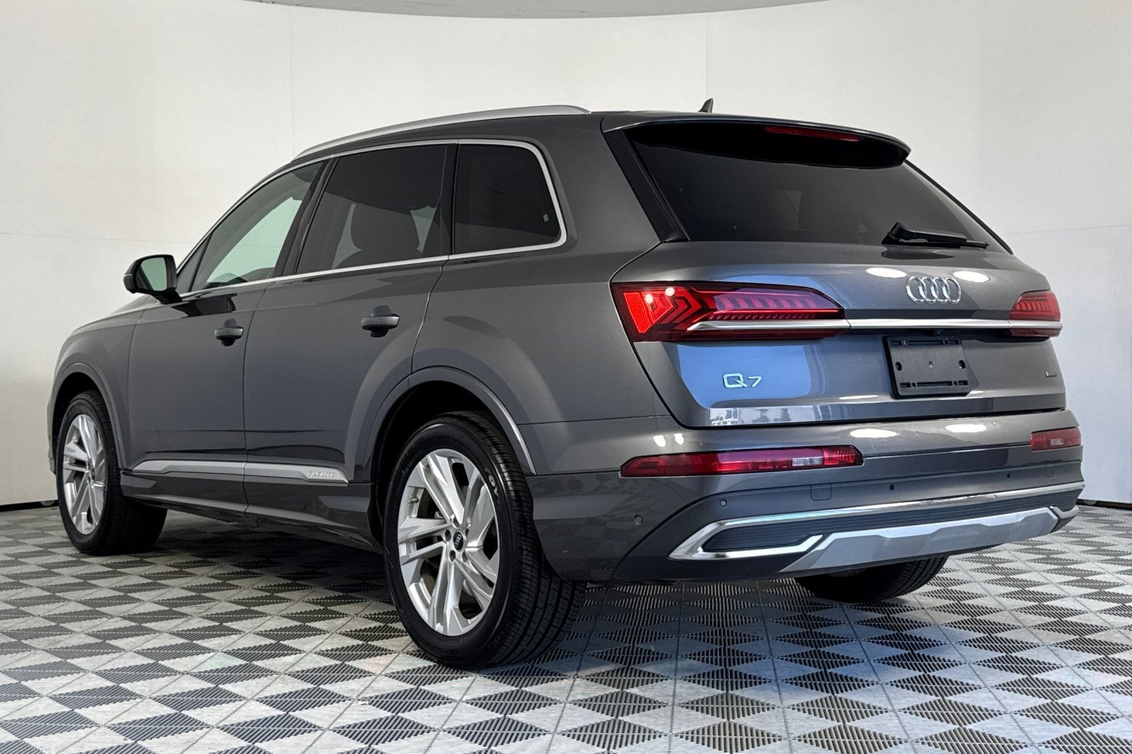 2024 Audi Q7 55 Premium photo 2