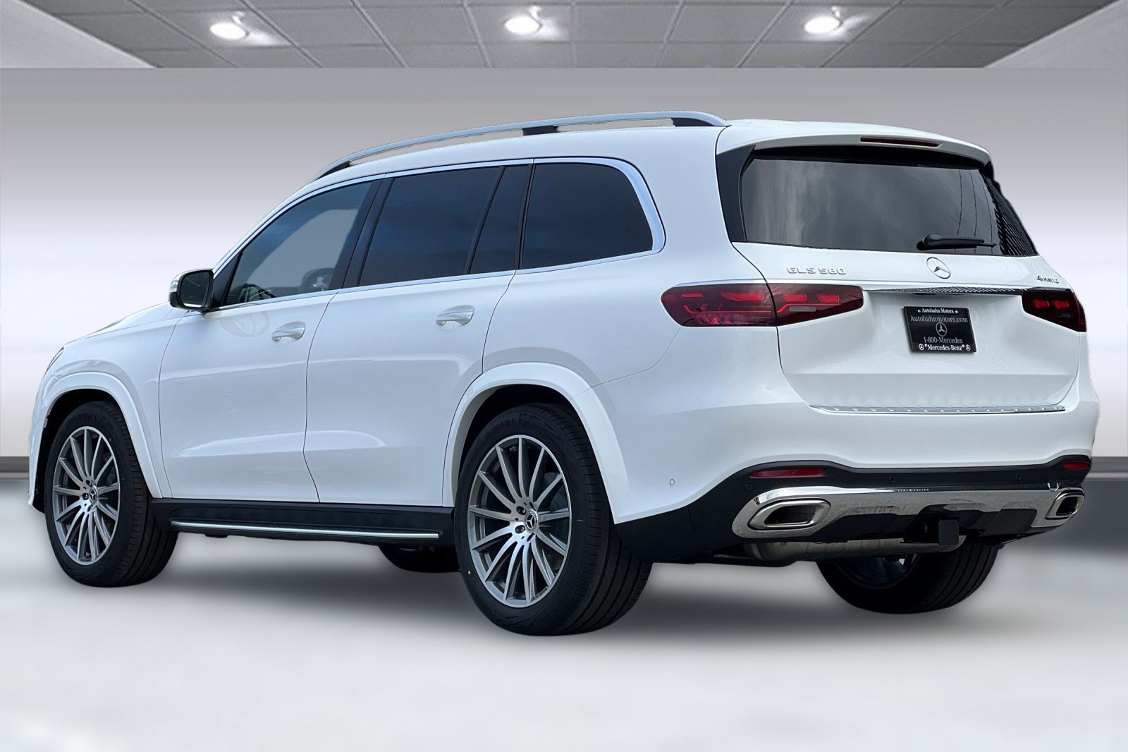 2026 Mercedes Benz GLS 580 4MATIC photo 3