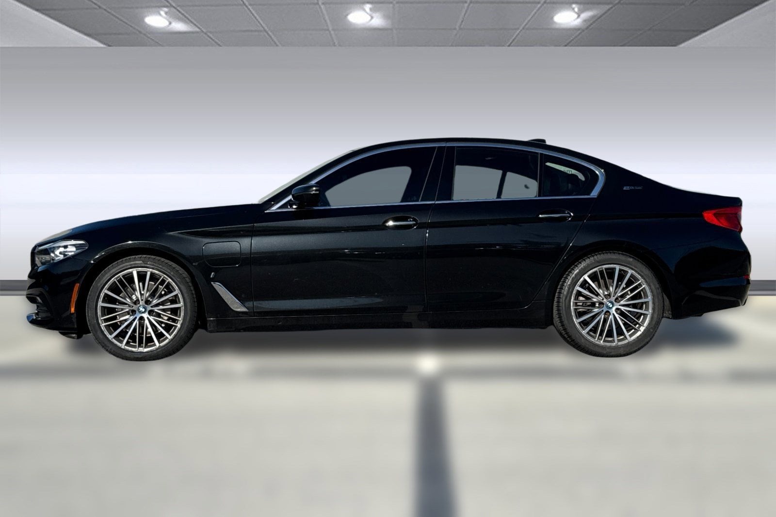 Used 2018 BMW 5 Series 530e with VIN WBAJA9C5XJB251933 for sale in Belmont, CA