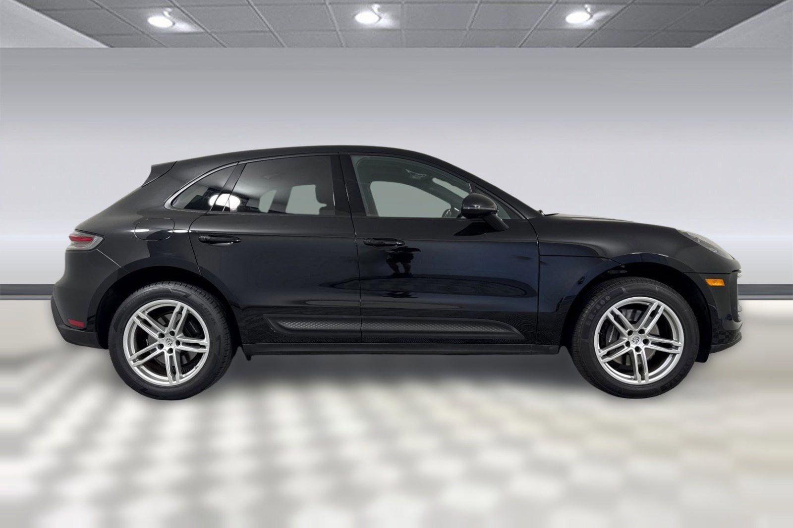 2024 Porsche Macan photo 3