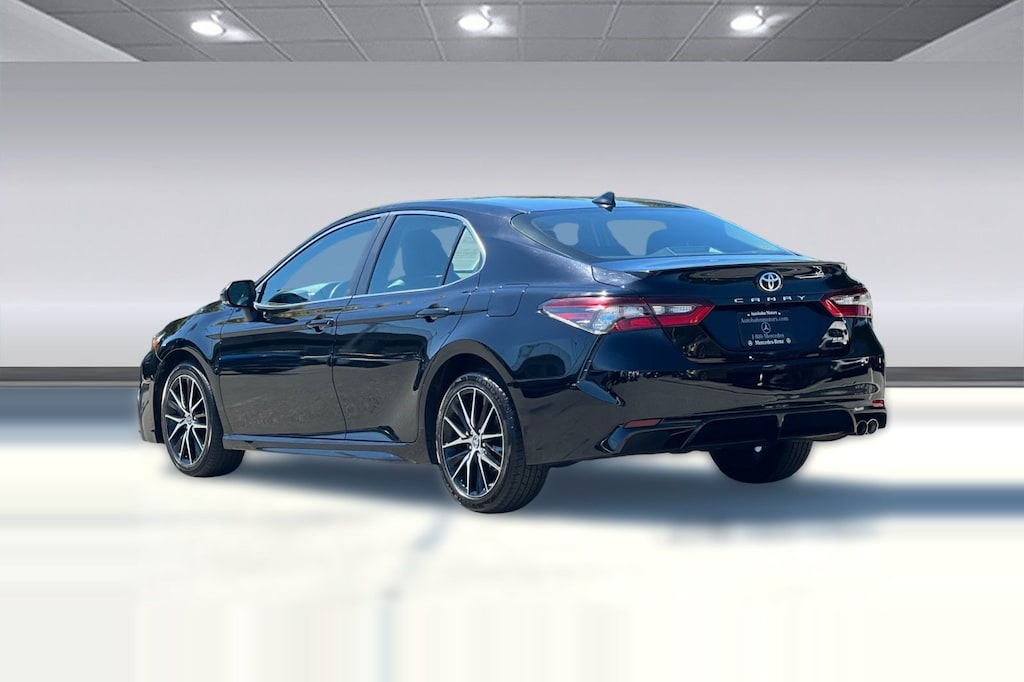 Used 2023 Toyota Camry SE Sedan