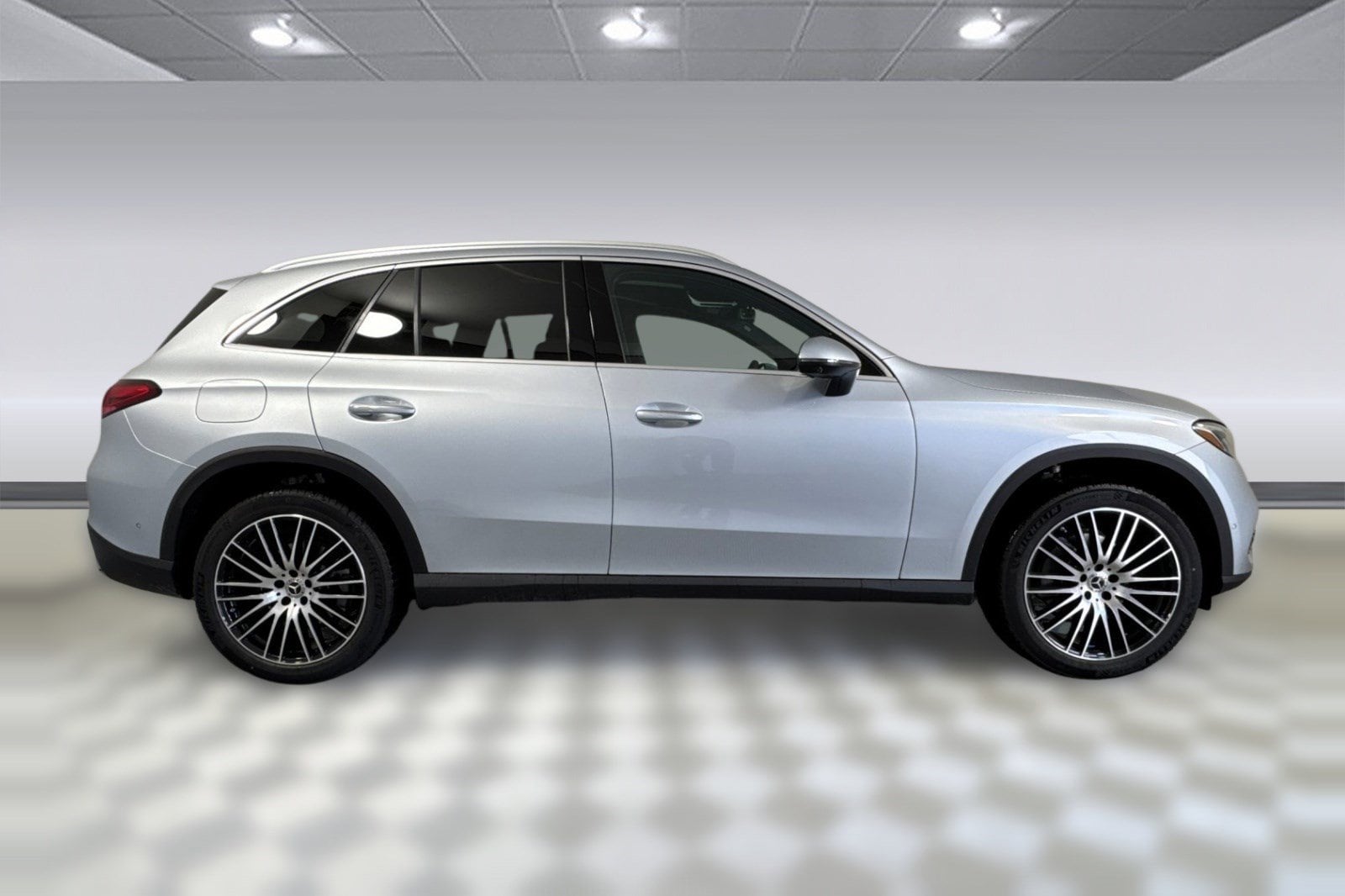 2026 Mercedes-Benz GLC 300 photo 3