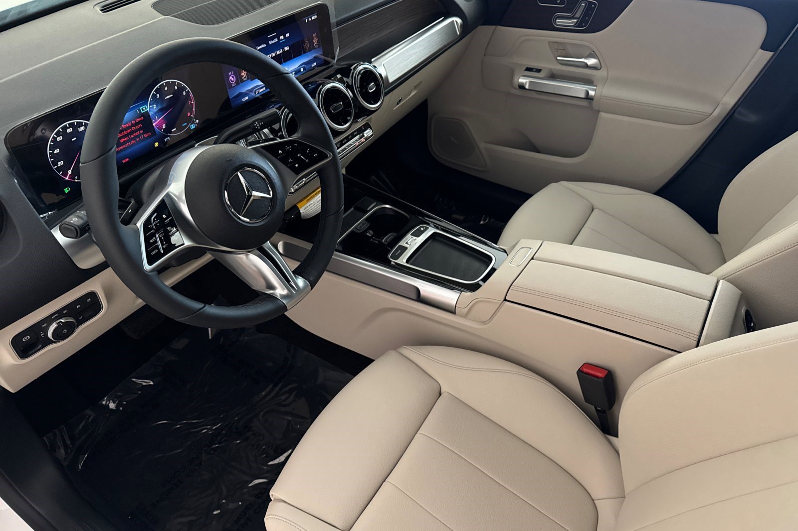 2026 Mercedes Benz GLB 250 photo 4