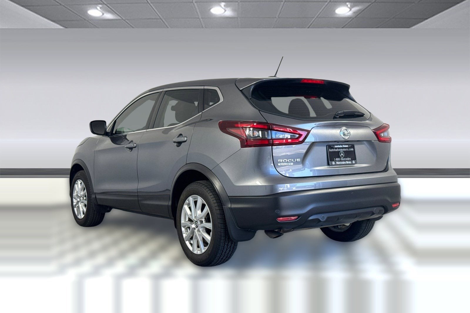 2021 Nissan Rogue Sport S photo 2