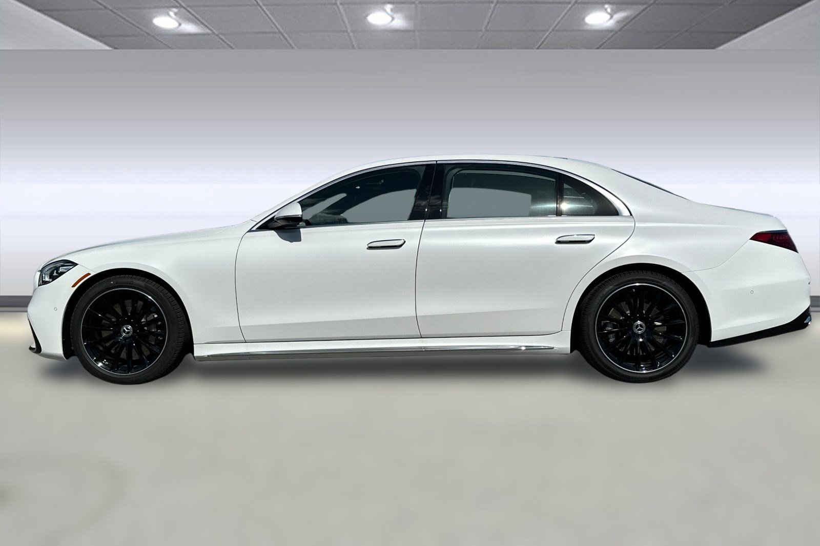 2026 Mercedes Benz S 580 4MATIC photo 2