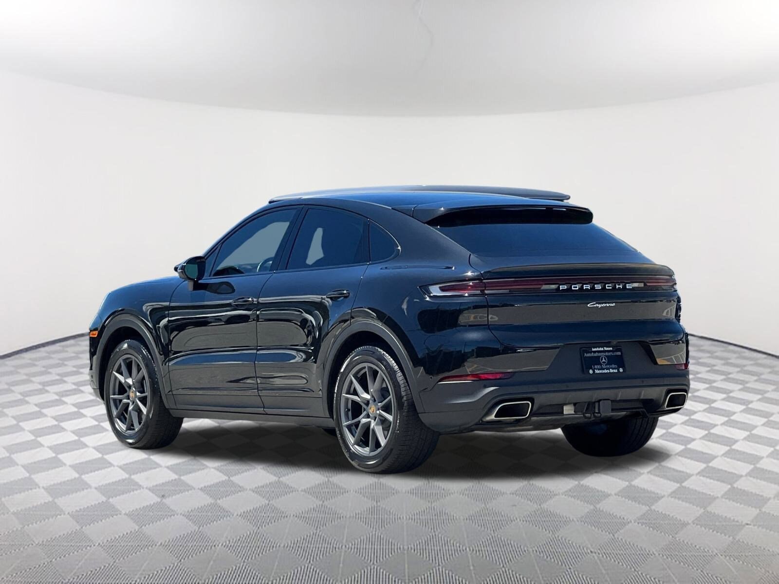 2024 Porsche Cayenne Coupe photo 2