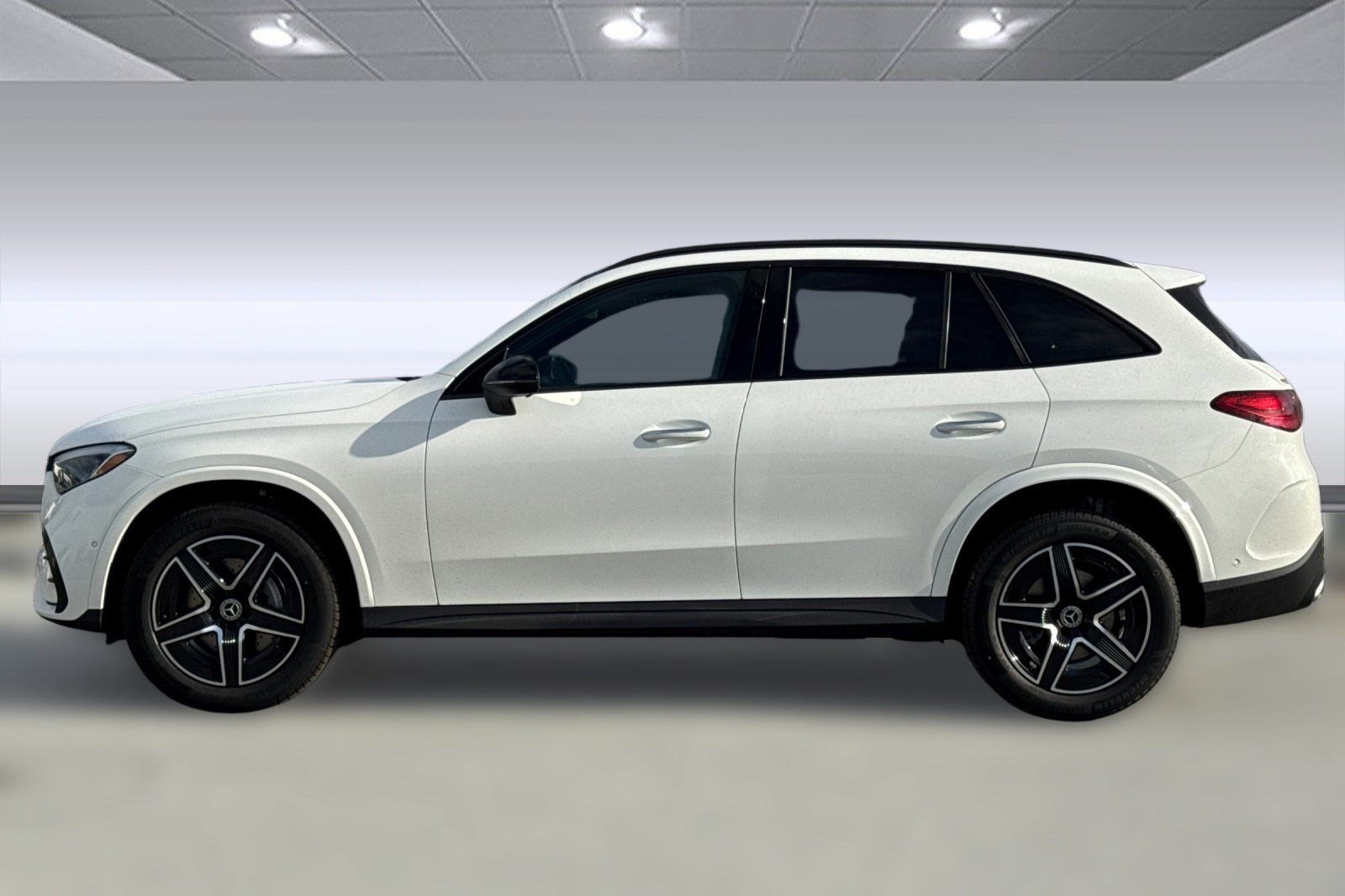 2026 Mercedes Benz GLC 300 4MATIC photo 2