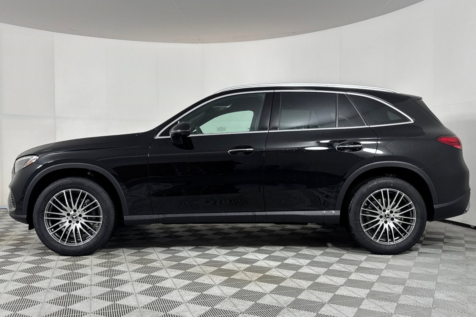 2026 Mercedes Benz GLC 300 photo 2