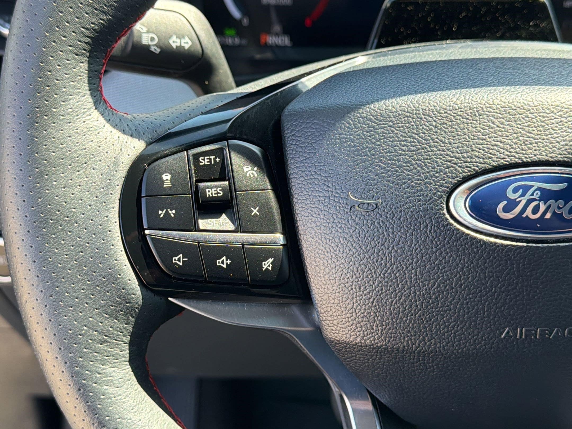 2025 Ford Explorer ST-LINE - Photo 13