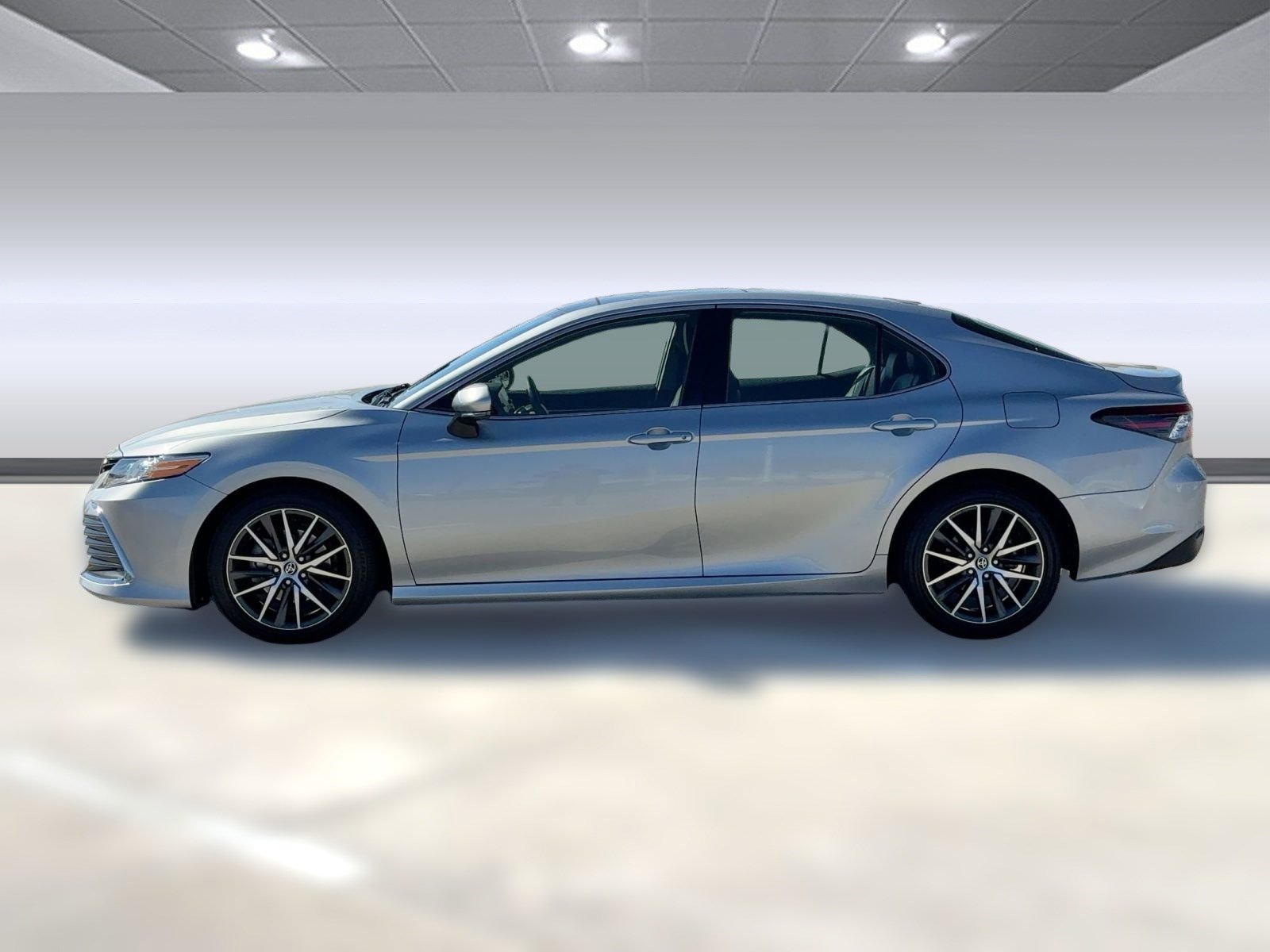 2023 Toyota Camry XLE V6 photo 2