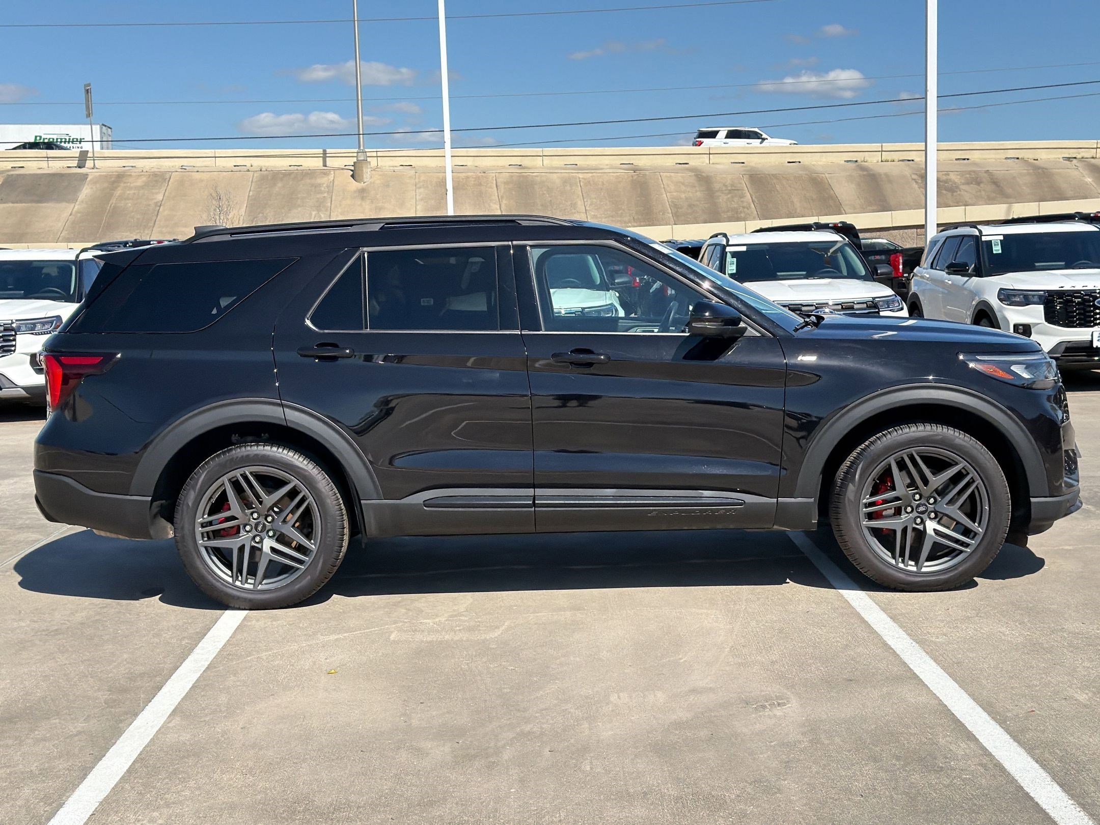 2025 Ford Explorer ST-LINE - Photo 6