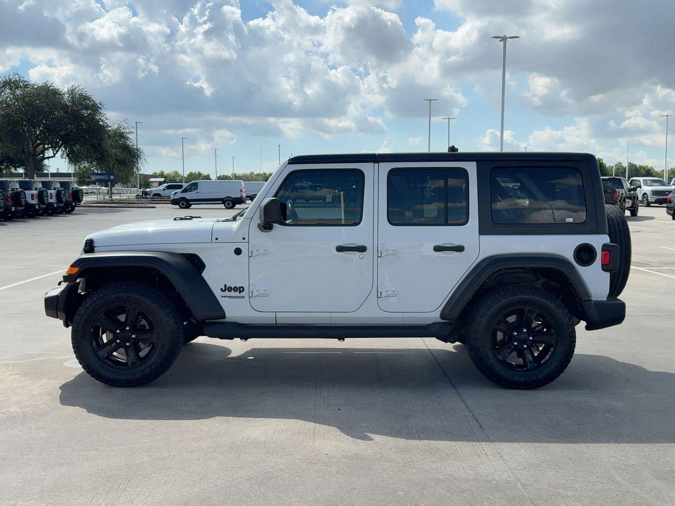2022 Jeep Wrangler Unlimited Sport Altitude photo 2