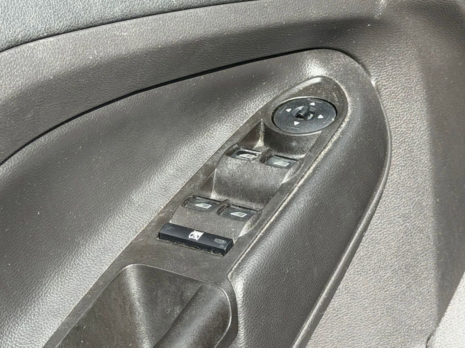 2017 Ford Escape S - Photo 11