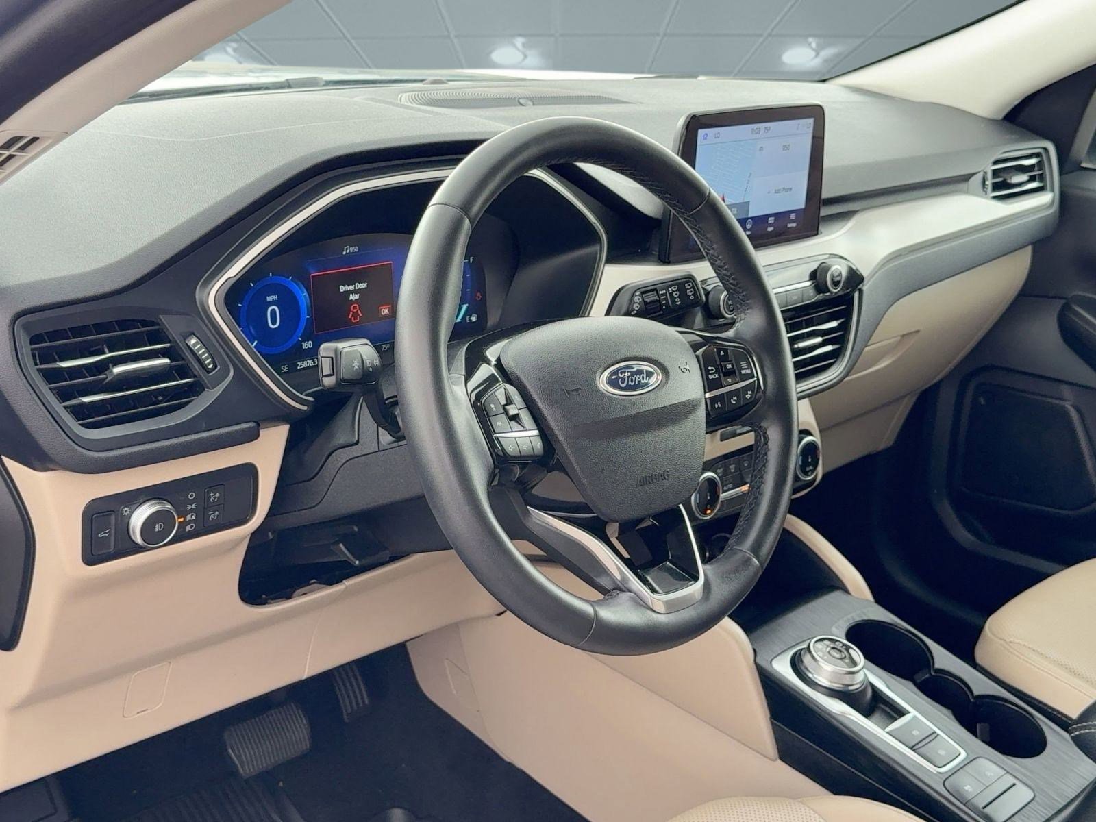 2022 Ford Escape SEL photo 4