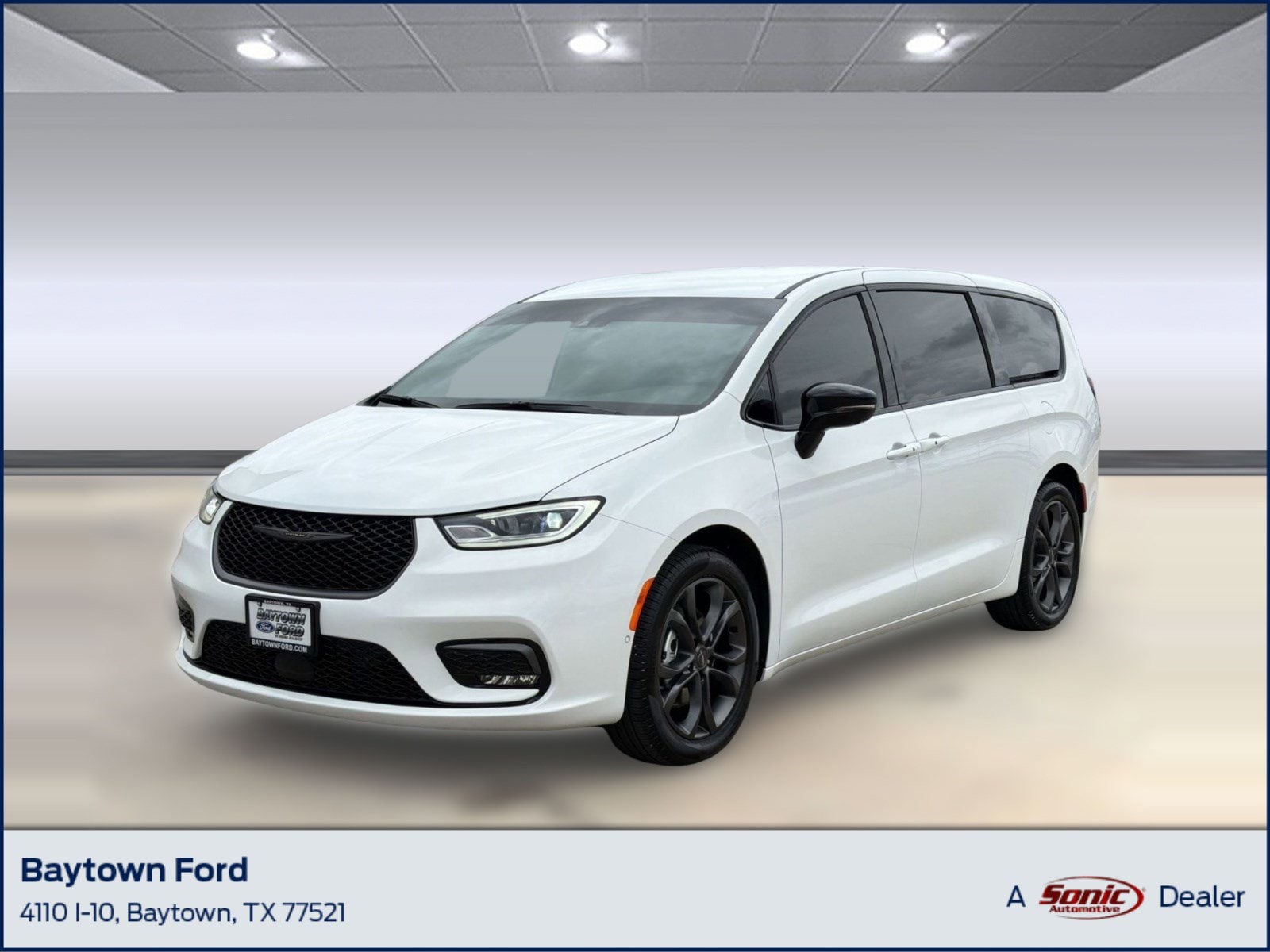 2026 Chrysler Pacifica Select's photo