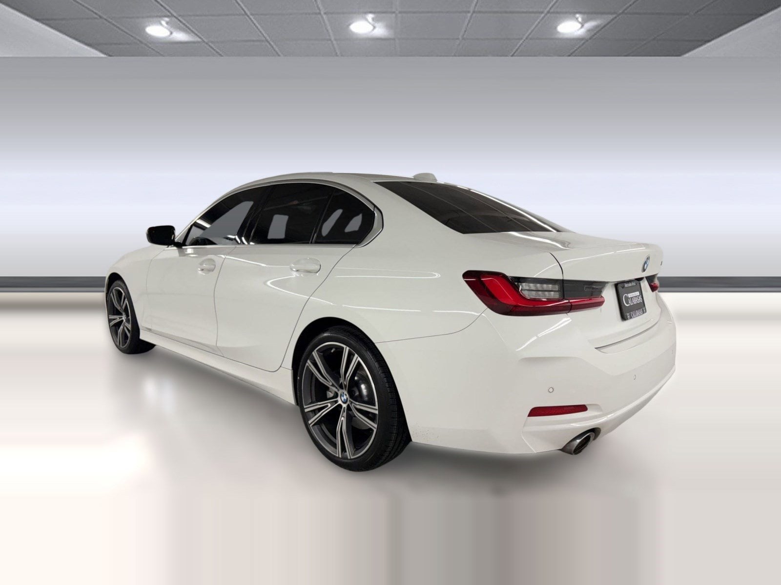 2024 BMW 330i photo 2