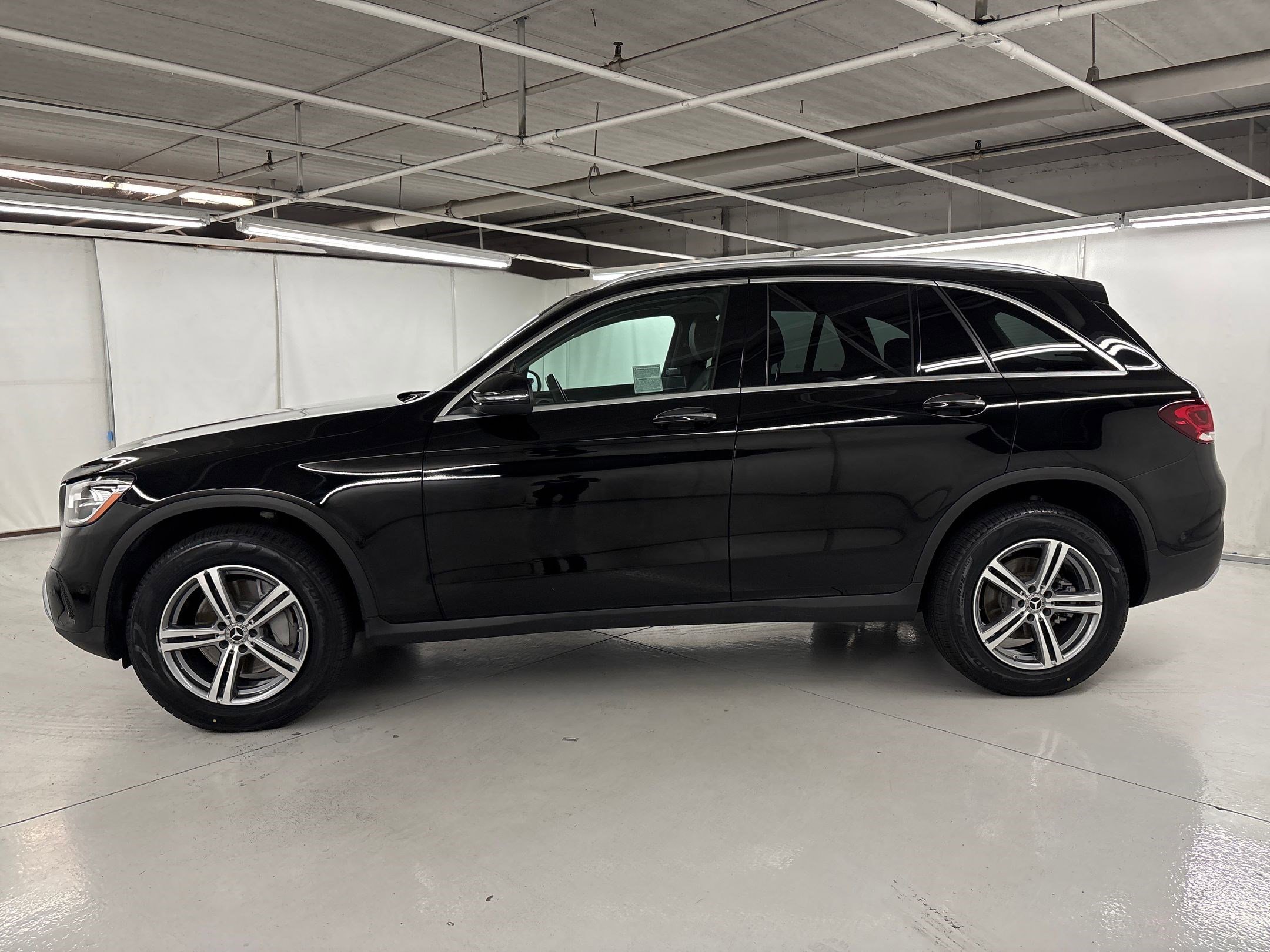 2022 Mercedes Benz GLC 300 photo 2