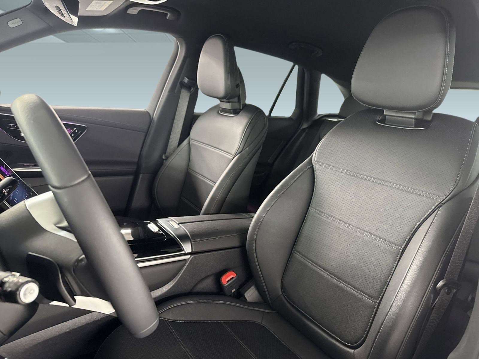 2025 Mercedes Benz GLC 300 photo 4