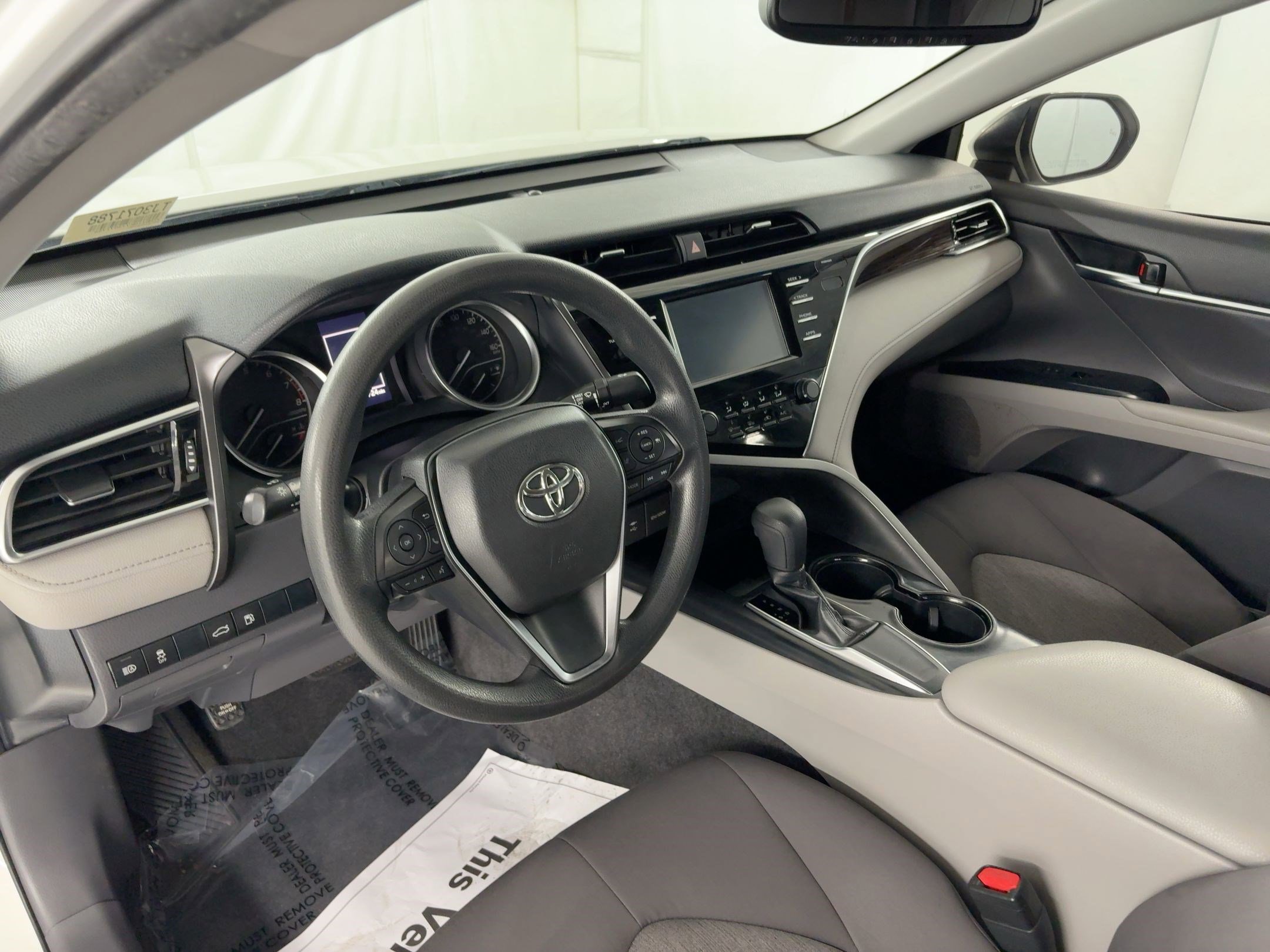 2018 Toyota Camry LE photo 2