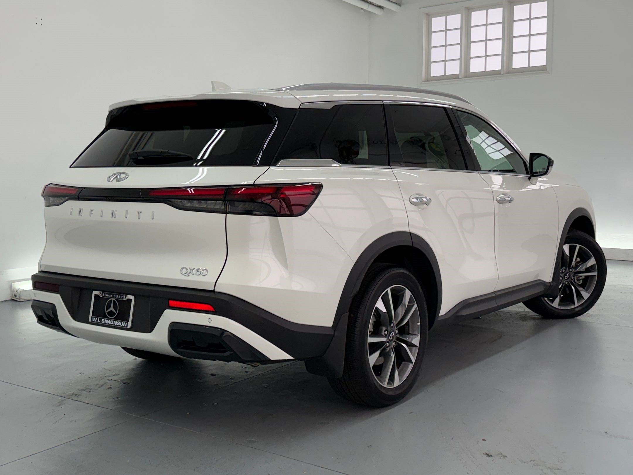 QX60 LUXE SUV
