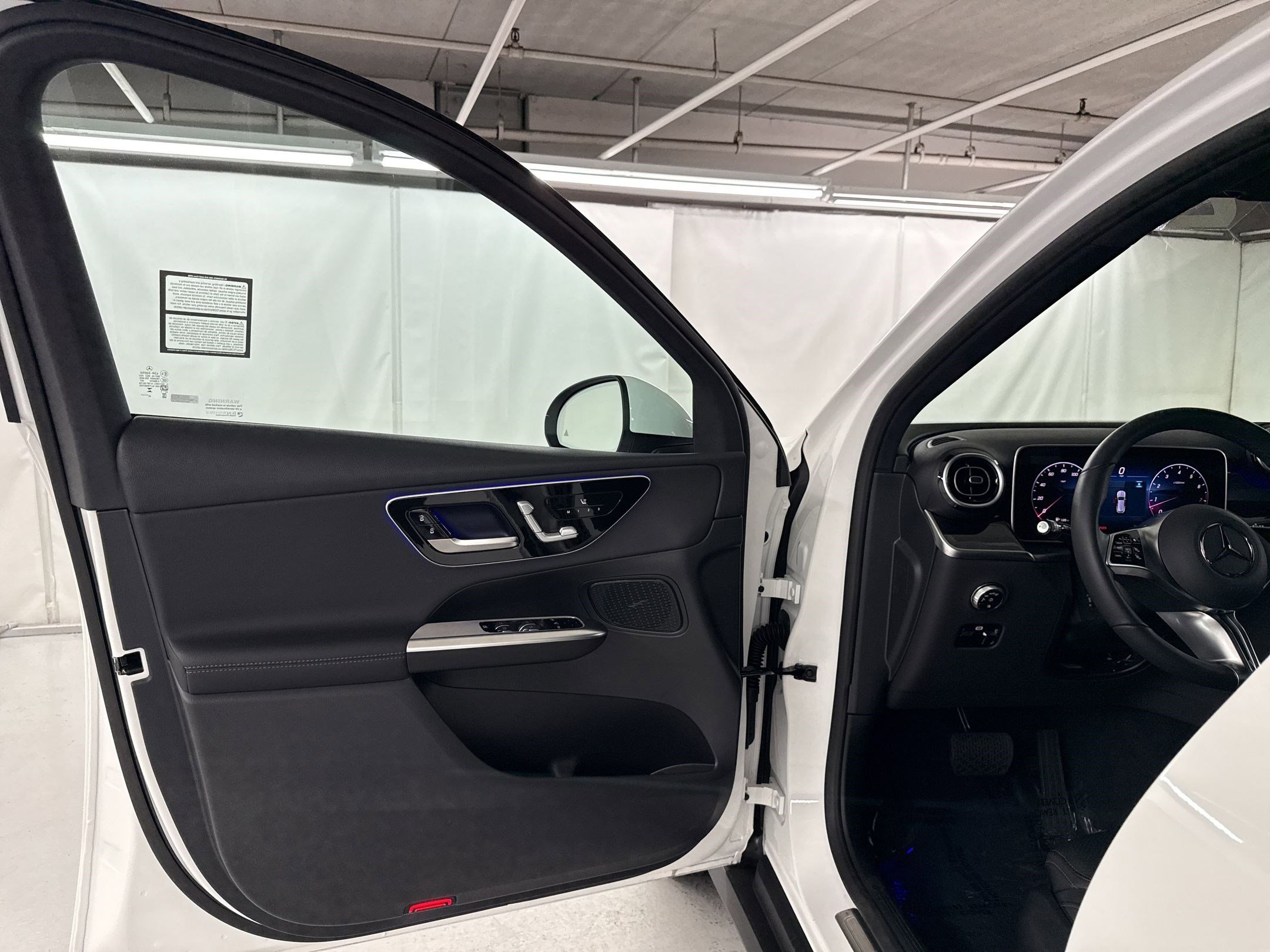 2026 Mercedes-Benz GLC 300 photo 4